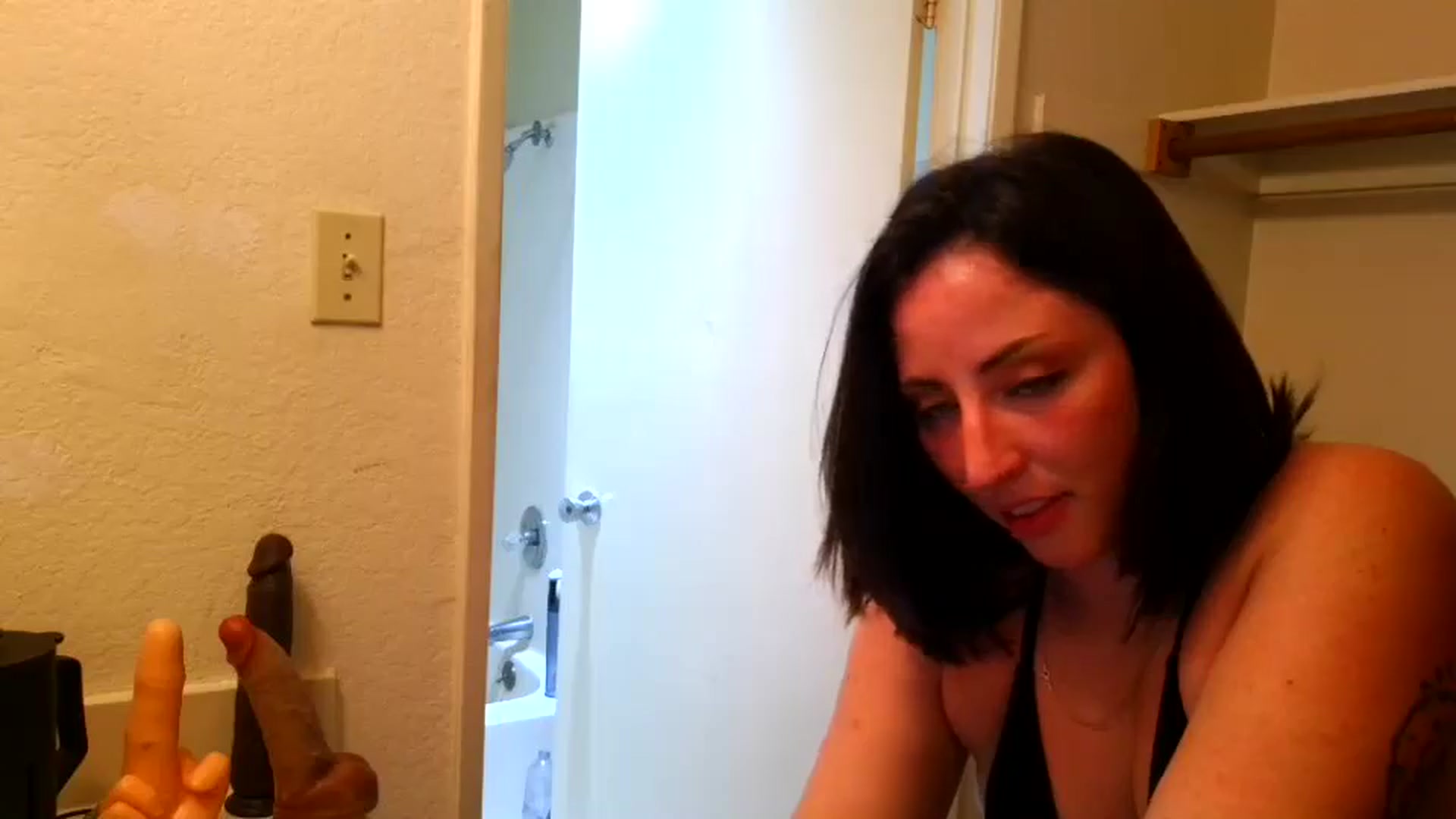 Gallery image thumbnail from Sexylv's myfreecams stream on, 02/25/2025, 17:47 image 17 of 20