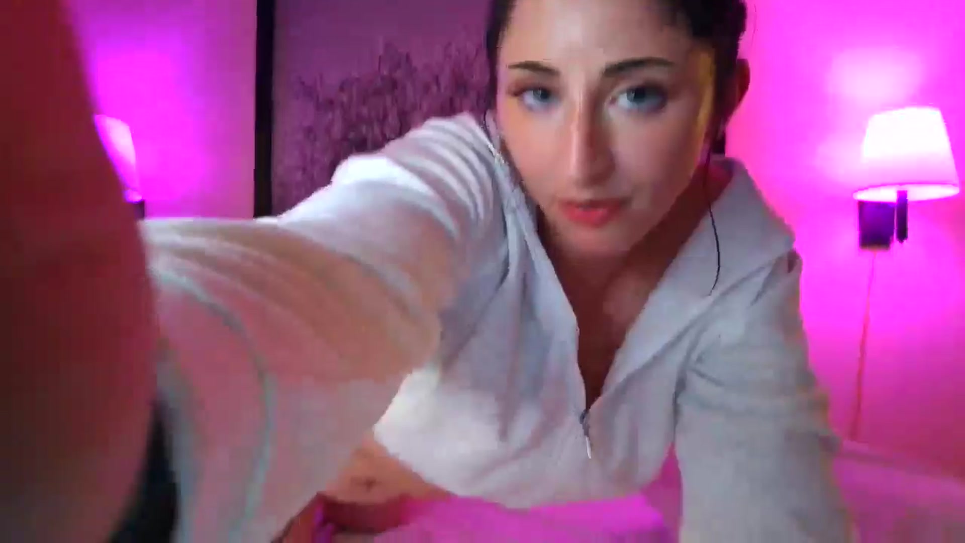 Gallery image thumbnail from Sexylv's myfreecams stream on, 03/07/2025, 12:39 image 4 of 20
