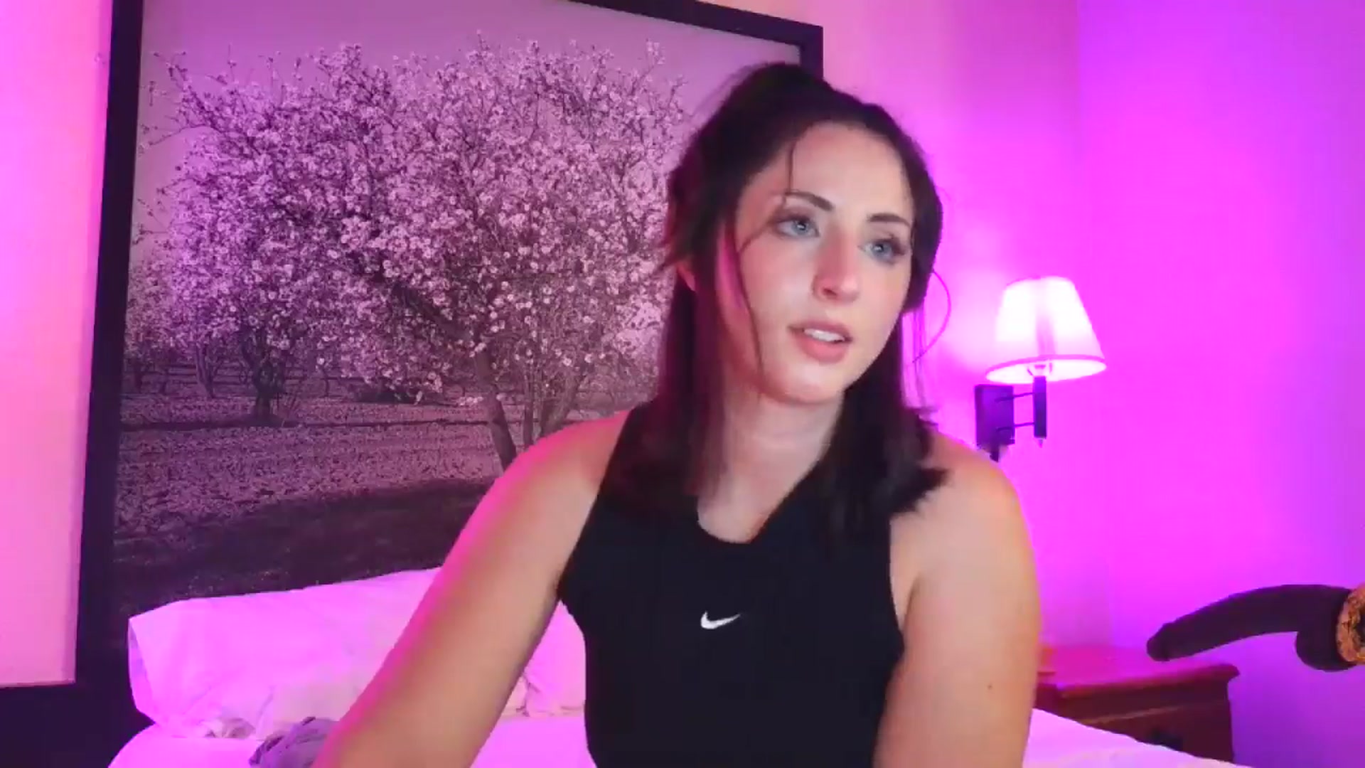 Gallery image thumbnail from Sexylv's myfreecams stream on, 03/27/2025, 12:39 image 4 of 20