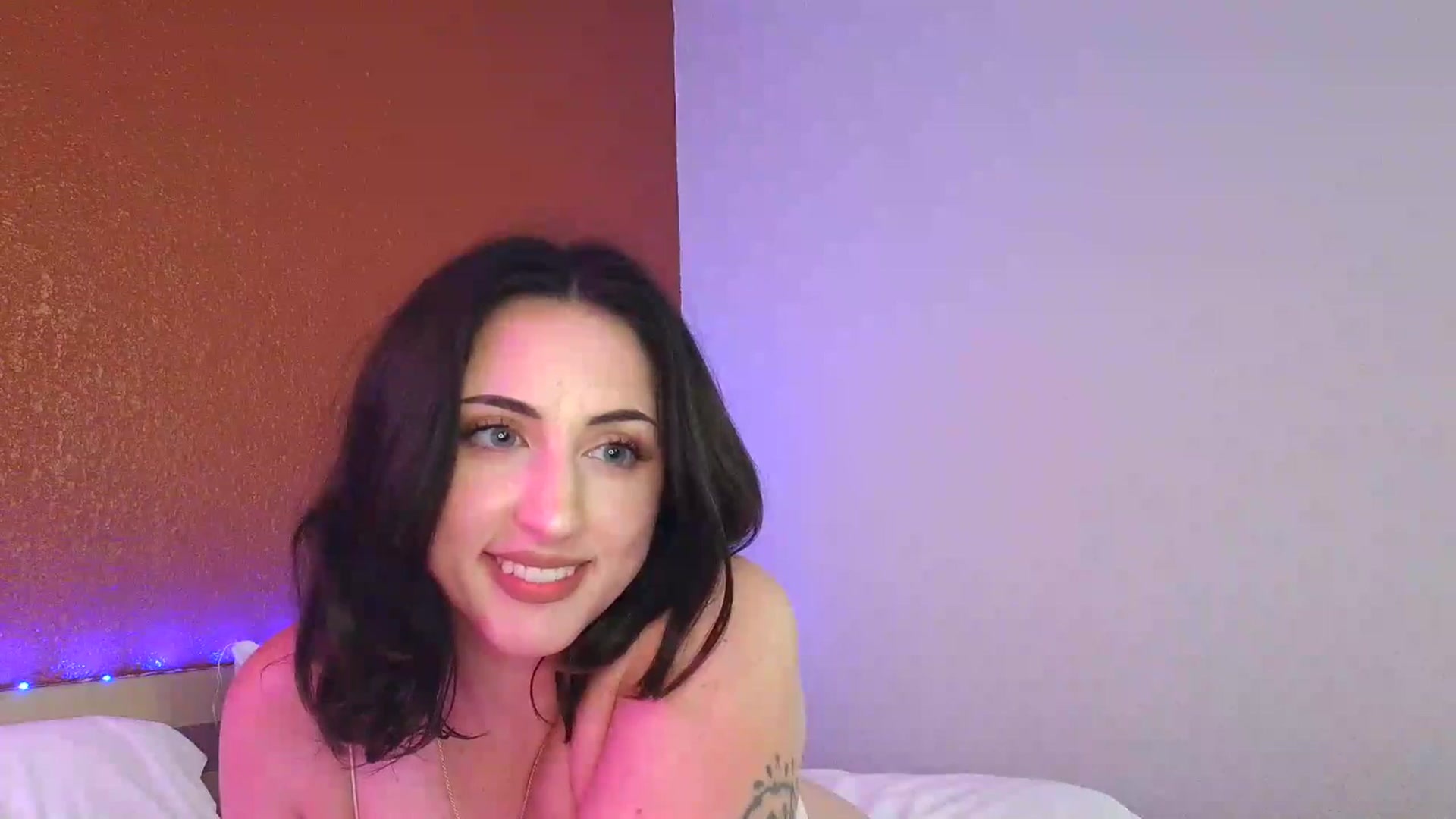 Gallery image thumbnail from Sexylv's myfreecams stream on, 04/15/2025, 12:06 image 3 of 20