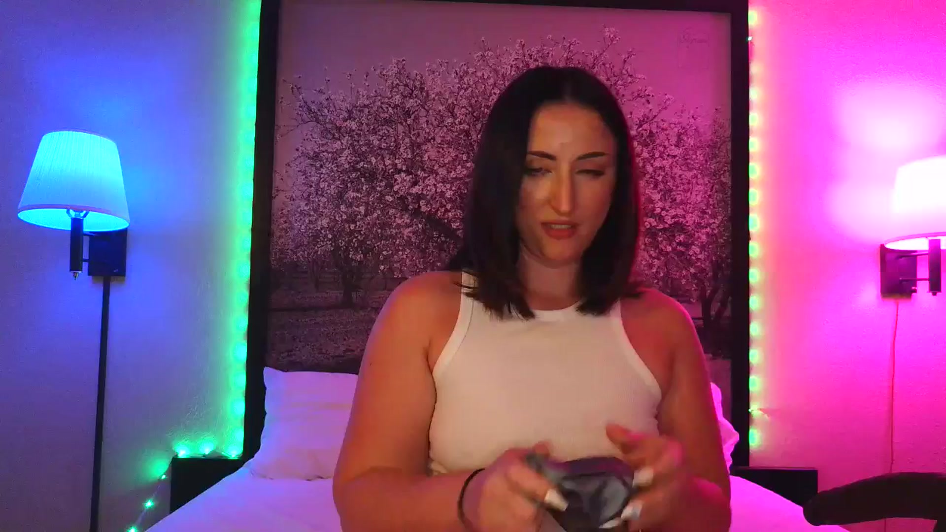 Gallery image thumbnail from Sexylv's myfreecams stream on, 04/20/2025, 08:30 image 1 of 20
