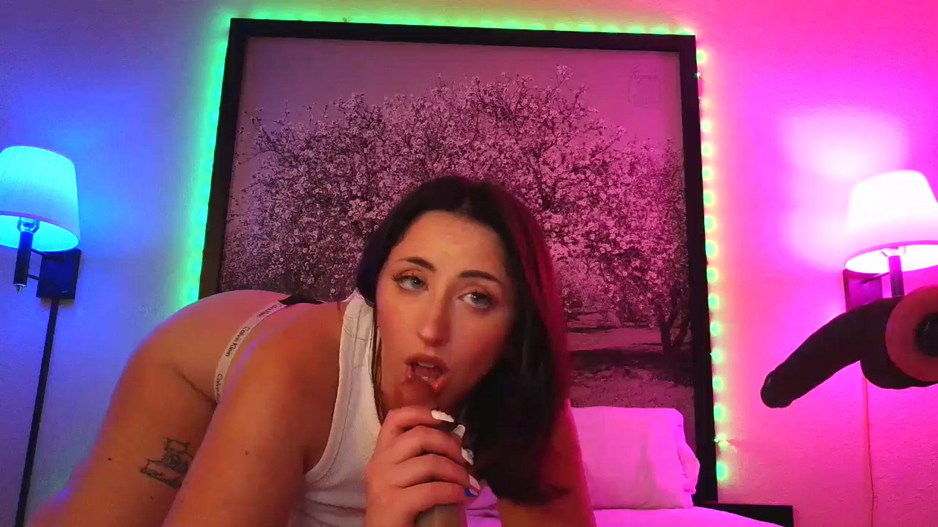 Gallery image thumbnail from Sexylv's myfreecams stream on, 04/20/2025, 11:45 image 16 of 20