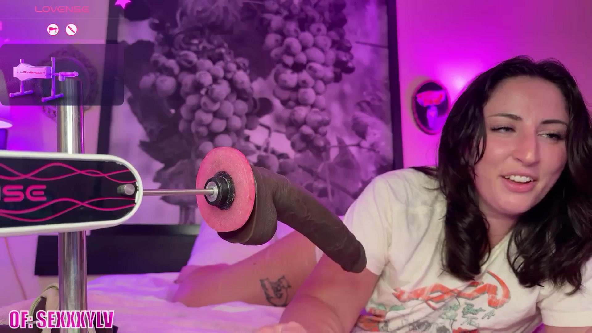 Gallery image thumbnail from Sexylv's myfreecams stream on, 08/15/2025, 12:04 image 11 of 20