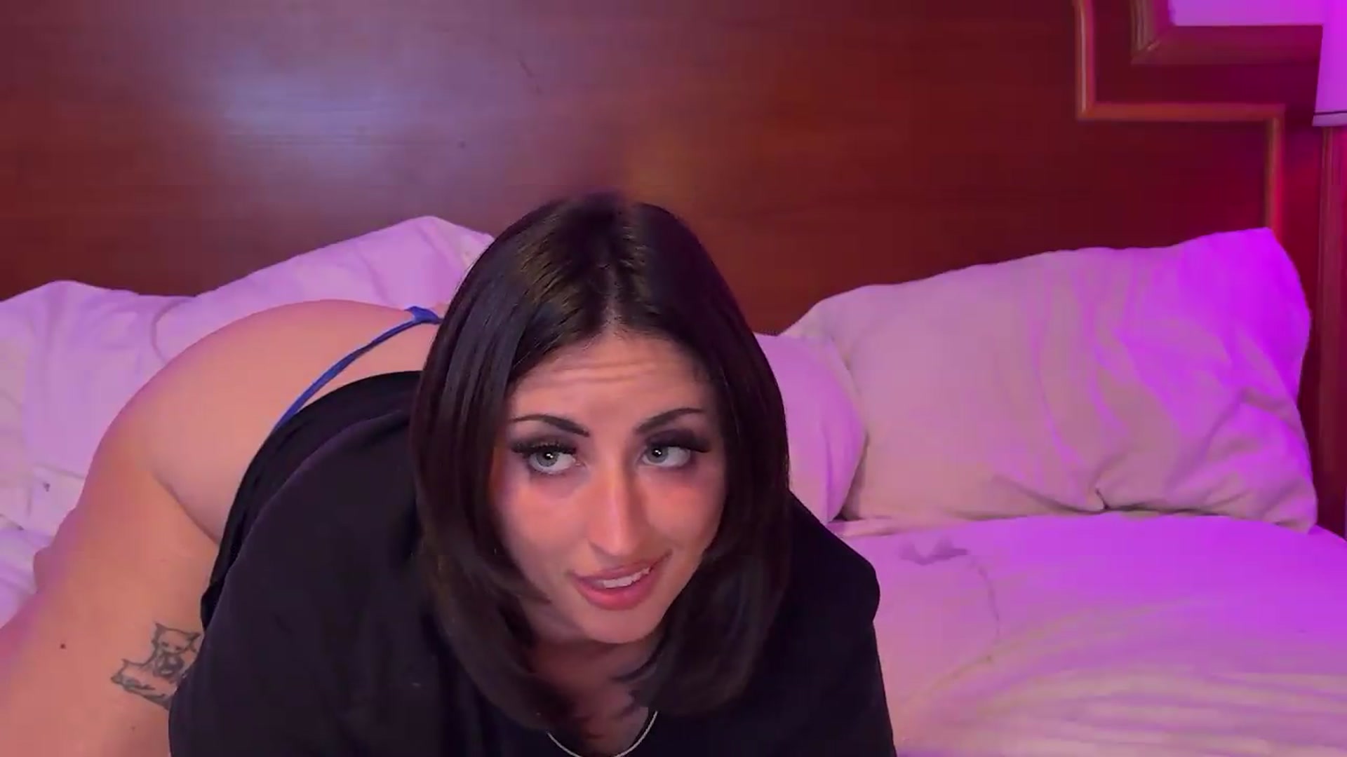 Gallery image thumbnail from Sexylv's myfreecams stream on, 08/19/2026, 02:23 image 9 of 20