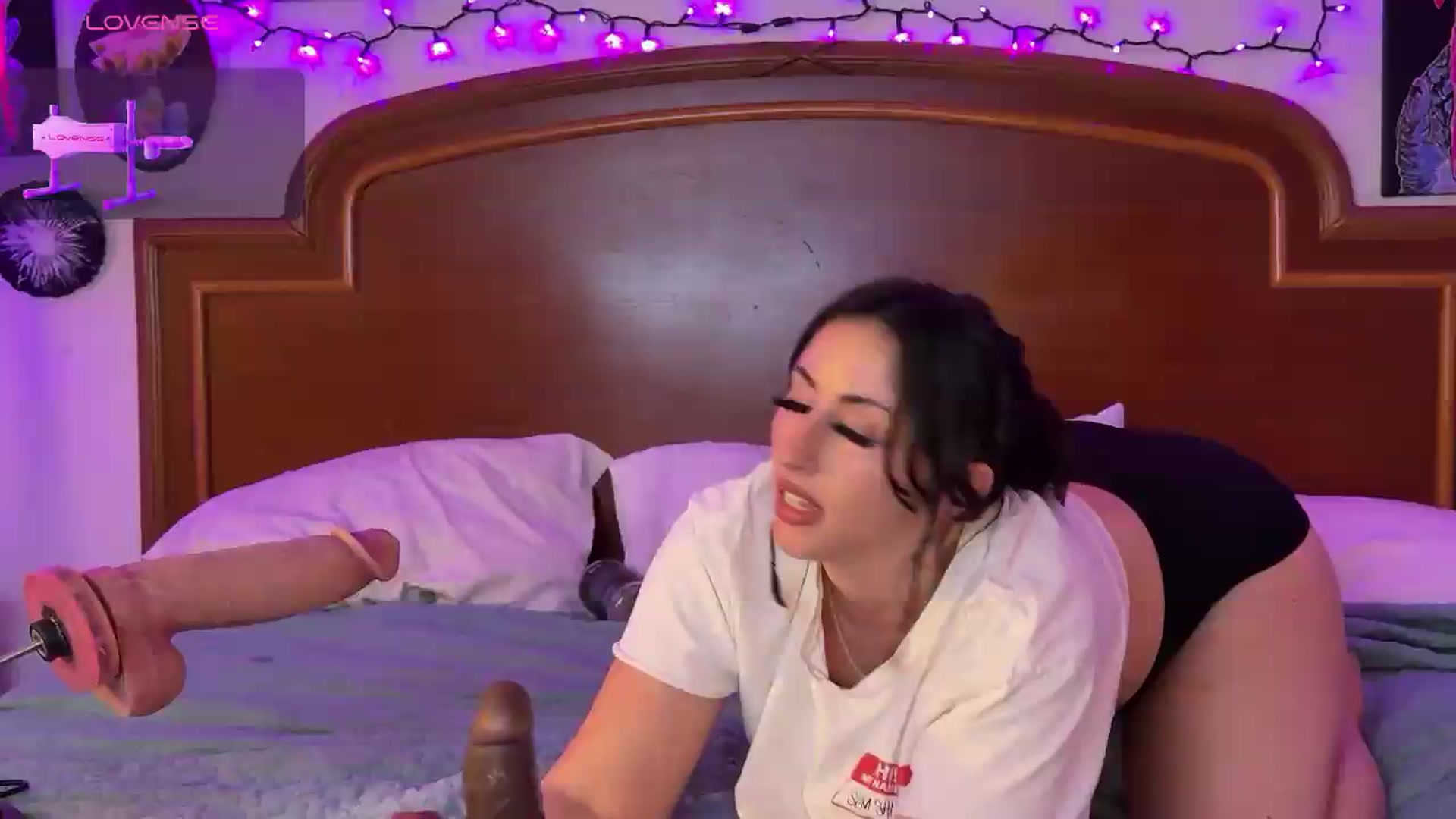 Gallery image thumbnail from Sexylv's myfreecams stream on, 08/27/2026, 23:26 image 14 of 20