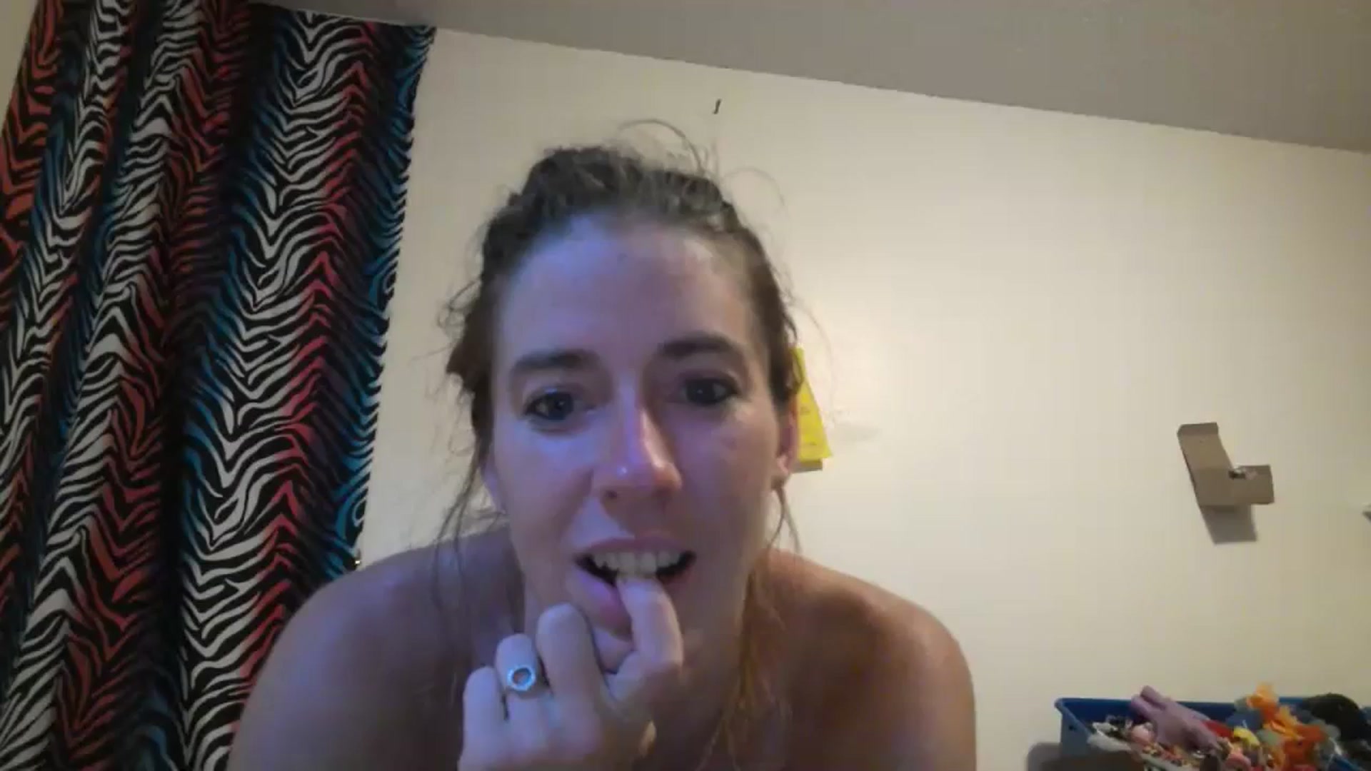 Gallery image thumbnail from Sexymomma94's myfreecams stream on, 06/16/2023, 17:09 image 19 of 20