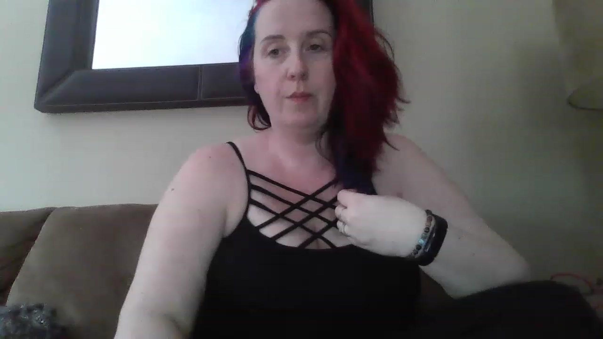 Gallery image thumbnail from Sexyred4U69's myfreecams stream on, 01/18/2023, 19:10 image 16 of 20
