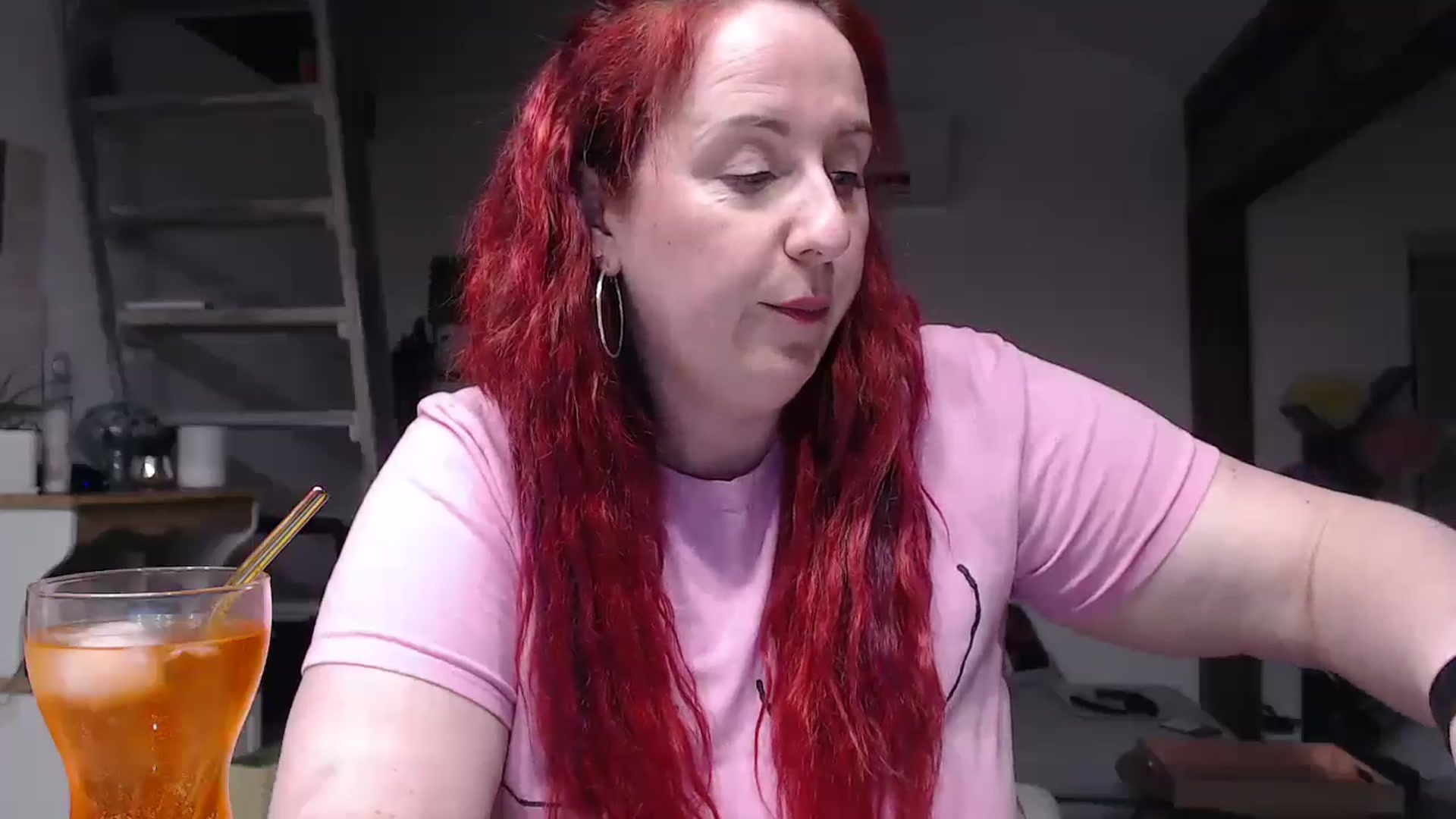 Gallery image thumbnail from Sexyred4U69's myfreecams stream on, 05/09/2024, 01:06 image 17 of 20