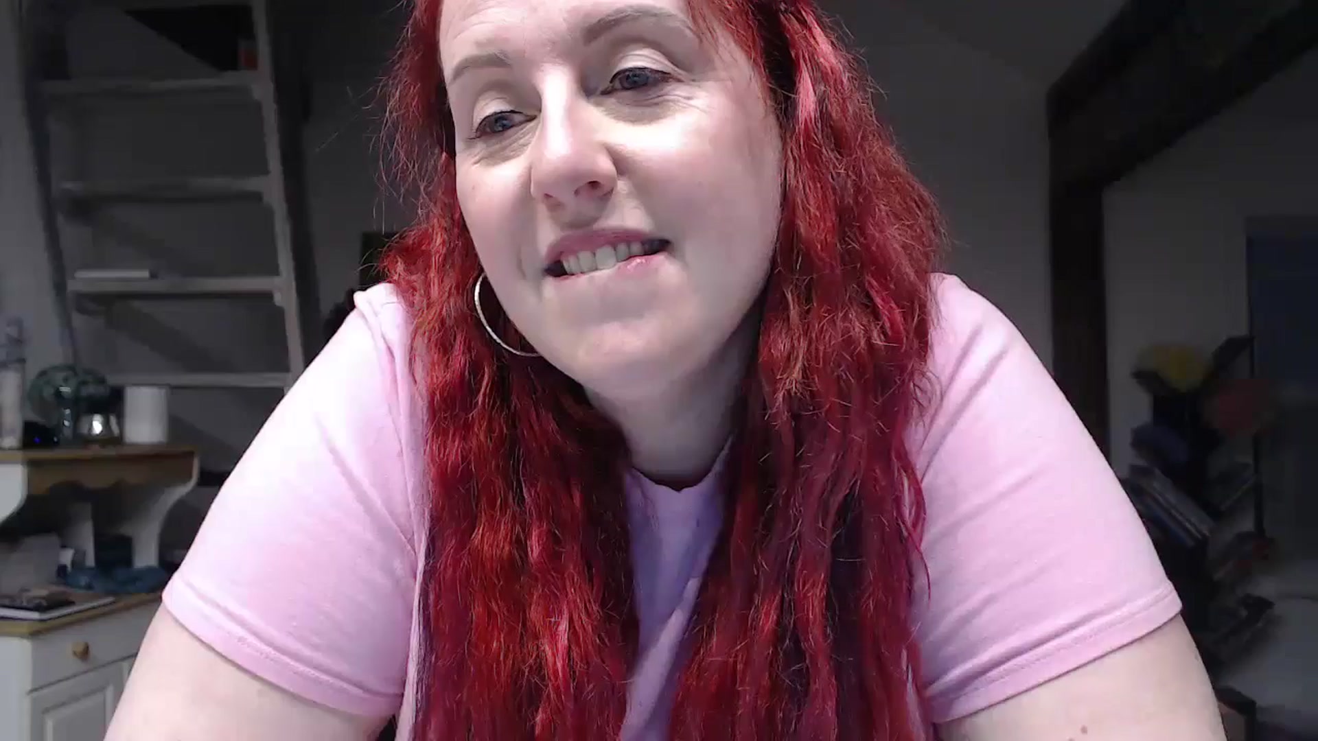 Gallery image thumbnail from Sexyred4U69's myfreecams stream on, 05/09/2024, 01:06 image 2 of 20