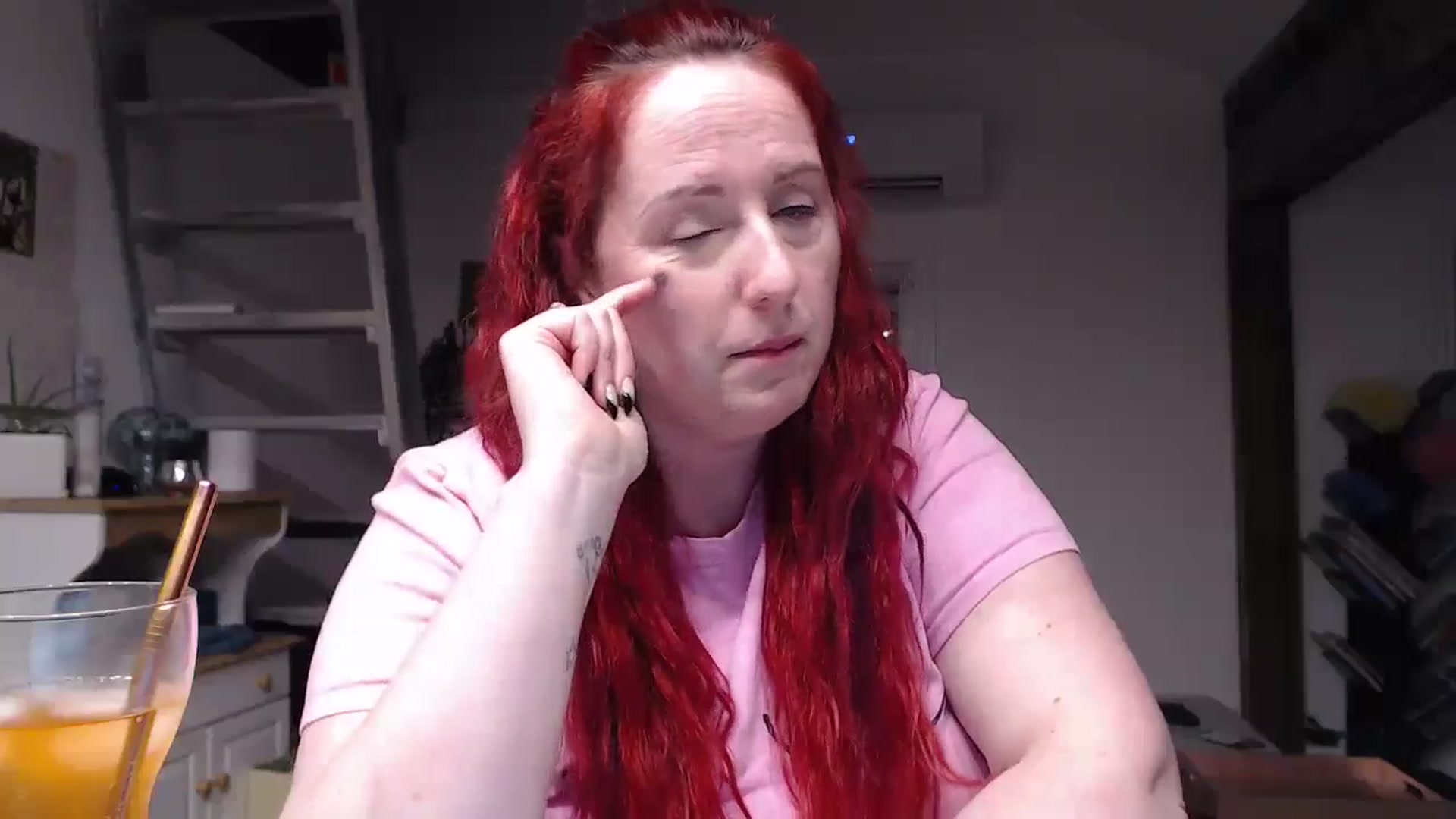 Gallery image thumbnail from Sexyred4U69's myfreecams stream on, 05/09/2024, 01:06 image 11 of 20