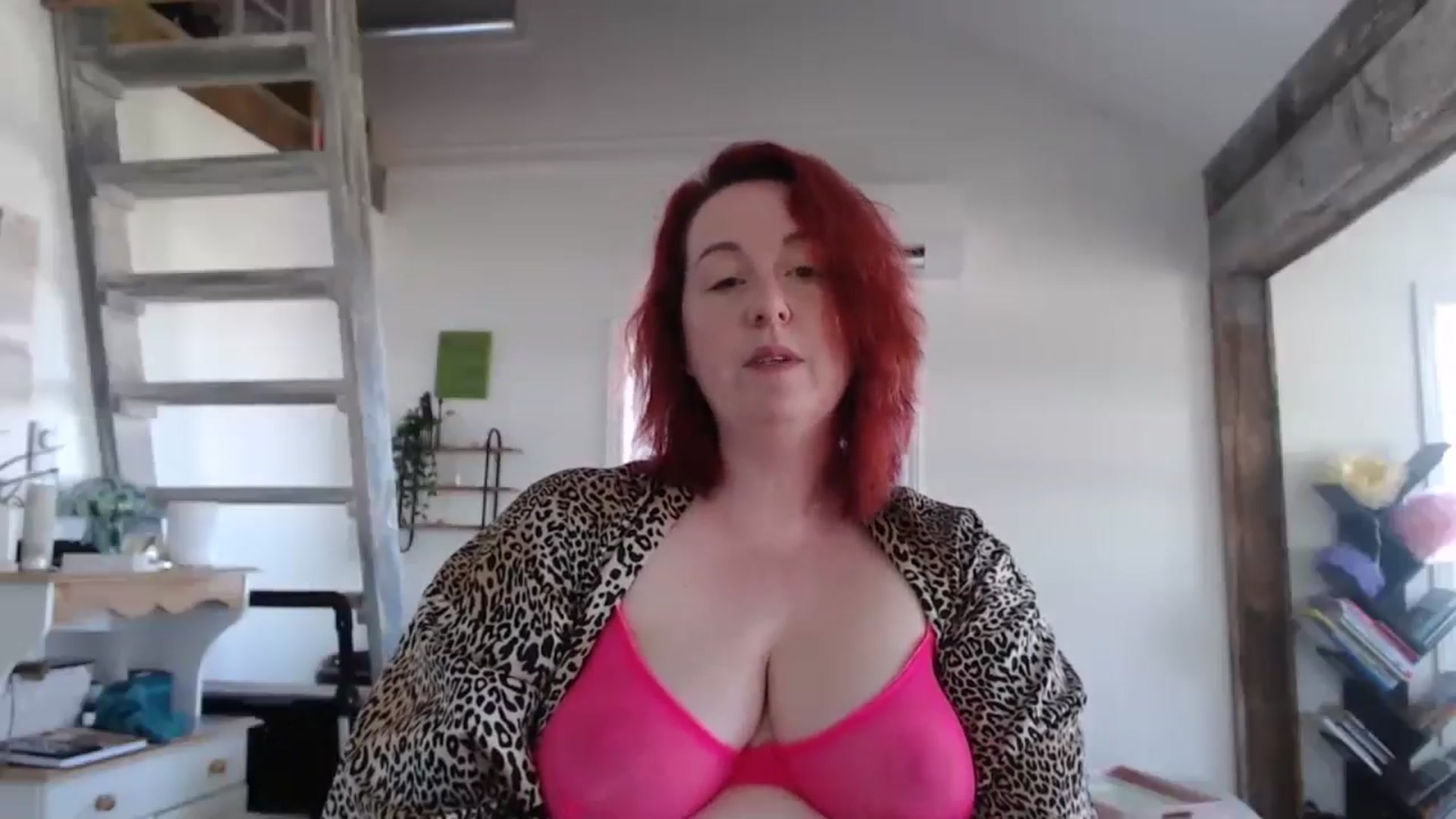 Gallery image thumbnail from Sexyred4U69's myfreecams stream on, 05/17/2024, 16:17 image 12 of 20