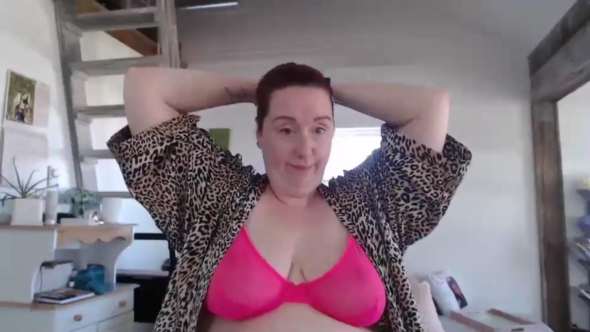 Gallery image thumbnail from Sexyred4U69's myfreecams stream on, 05/17/2024, 17:10 image 11 of 20