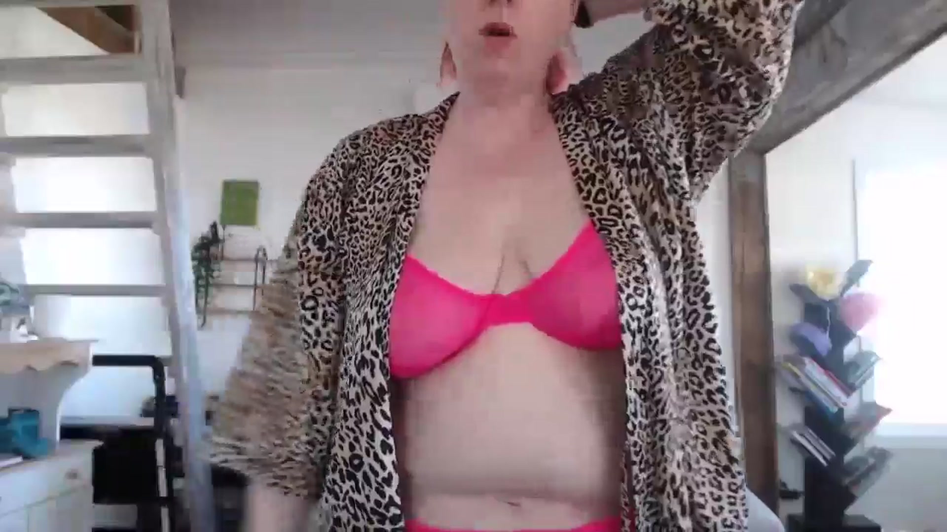 Gallery image thumbnail from Sexyred4U69's myfreecams stream on, 05/17/2024, 17:10 image 16 of 20