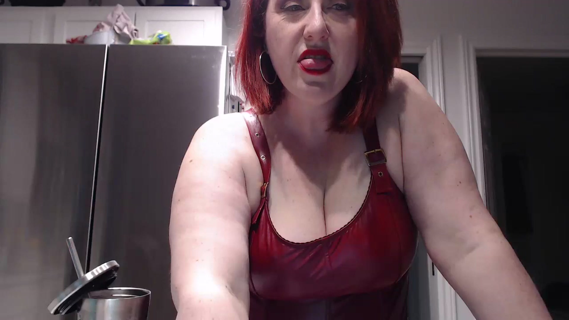 Gallery image thumbnail from Sexyred4U69's myfreecams stream on, 05/24/2024, 24:03 image 17 of 20