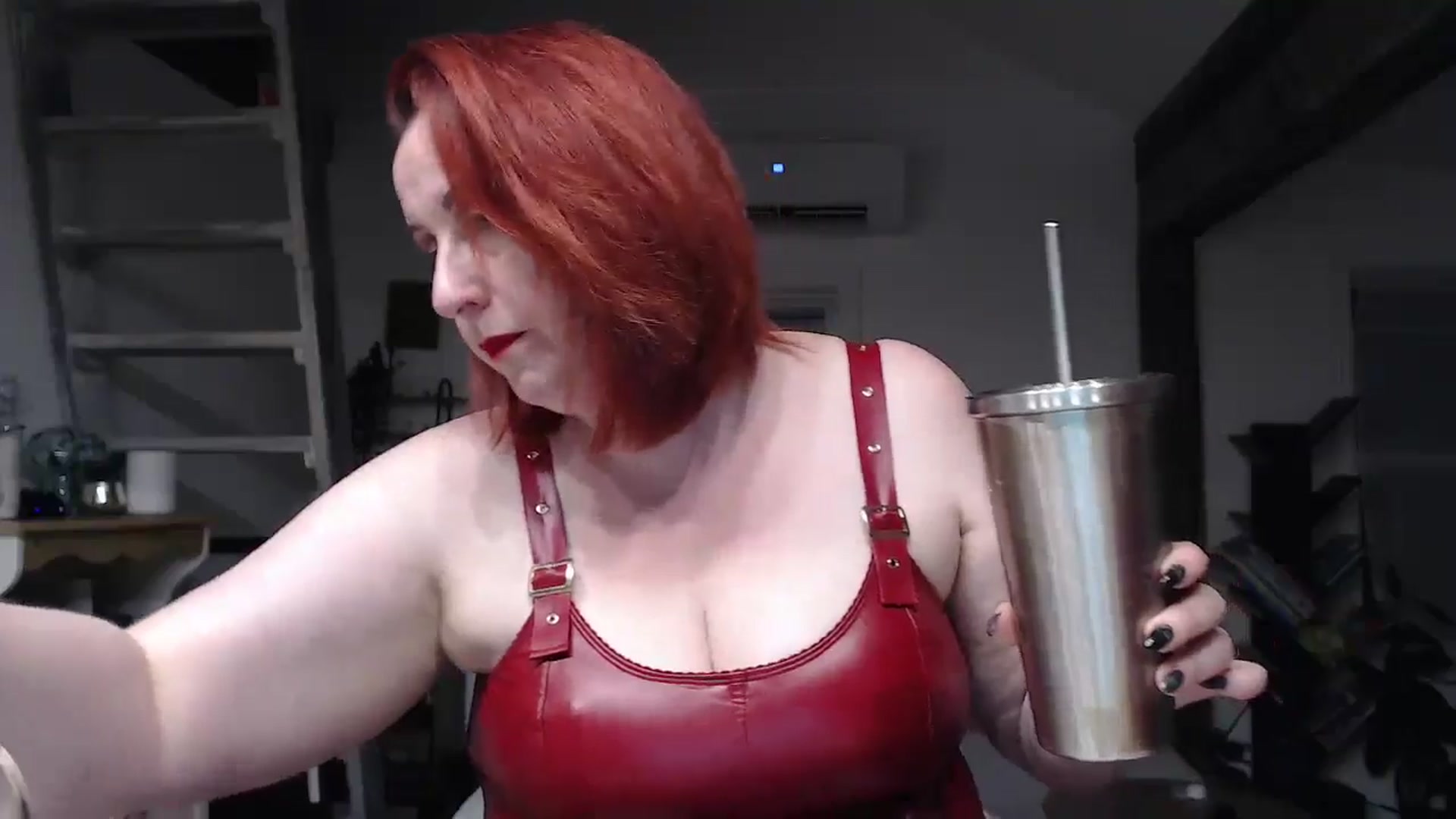 Gallery image thumbnail from Sexyred4U69's myfreecams stream on, 05/24/2024, 01:07 image 12 of 20
