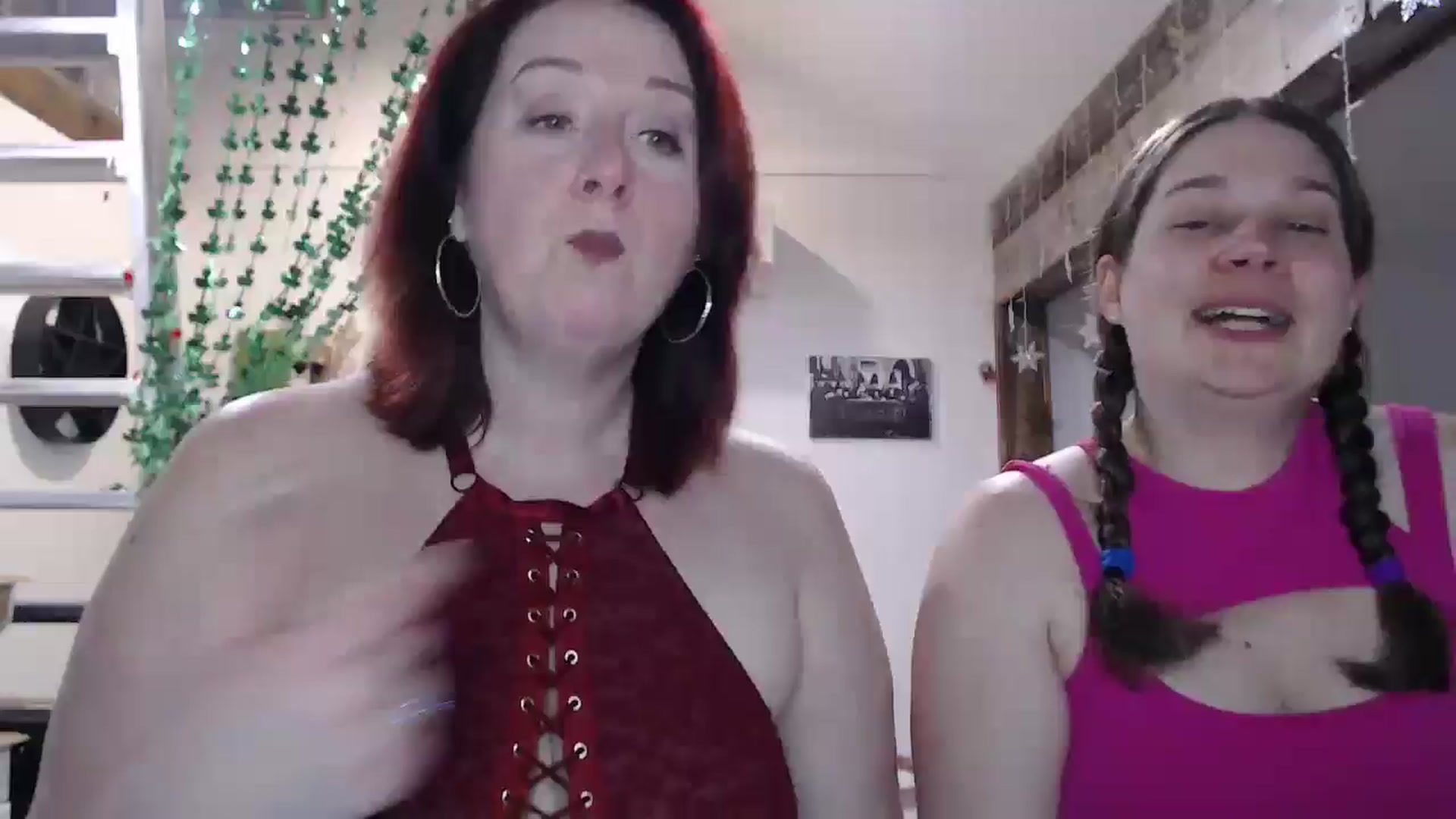 Gallery image thumbnail from Sexyred4U69's myfreecams stream on, 03/13/2025, 24:33 image 1 of 20