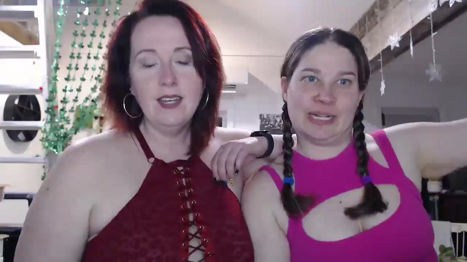 Gallery image thumbnail from Sexyred4U69's myfreecams stream on, 03/13/2025, 24:33 image 3 of 20