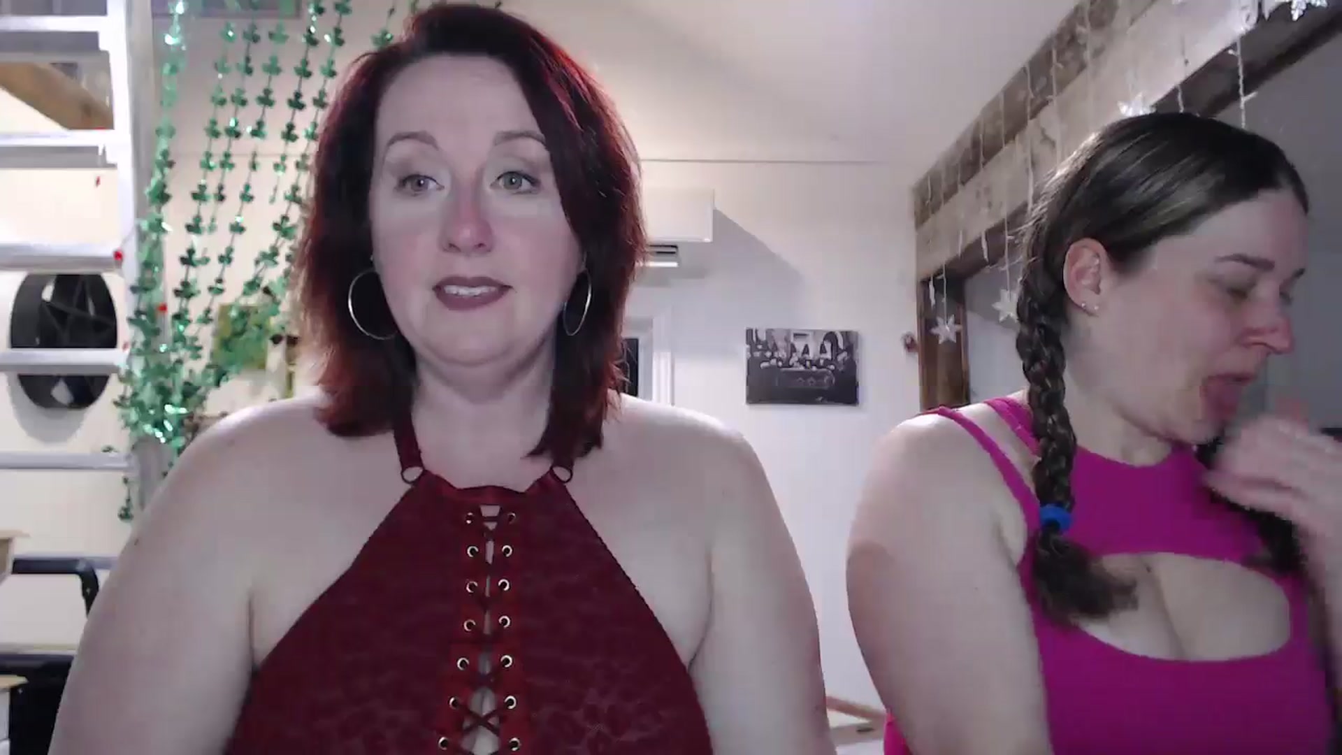 Gallery image thumbnail from Sexyred4U69's myfreecams stream on, 03/13/2025, 24:33 image 5 of 20