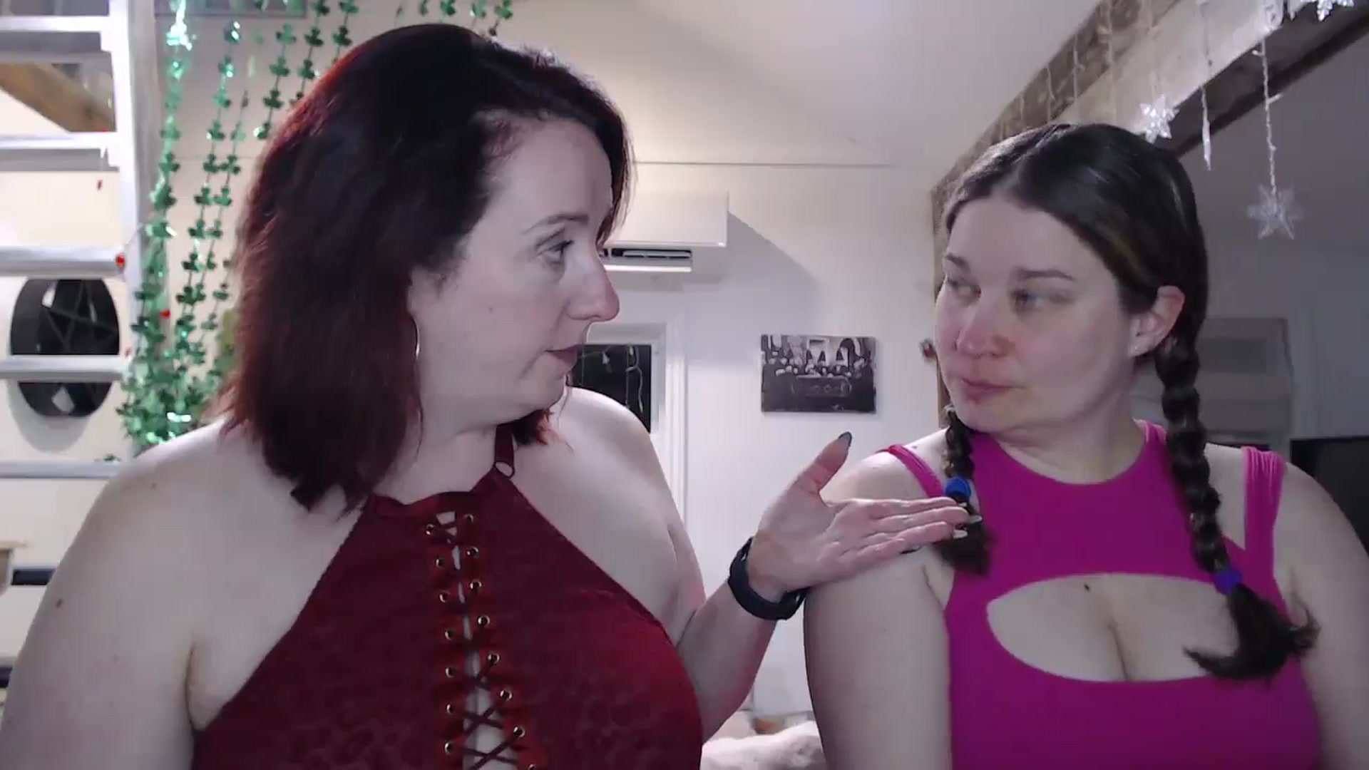Gallery image thumbnail from Sexyred4U69's myfreecams stream on, 03/13/2025, 24:33 image 8 of 20