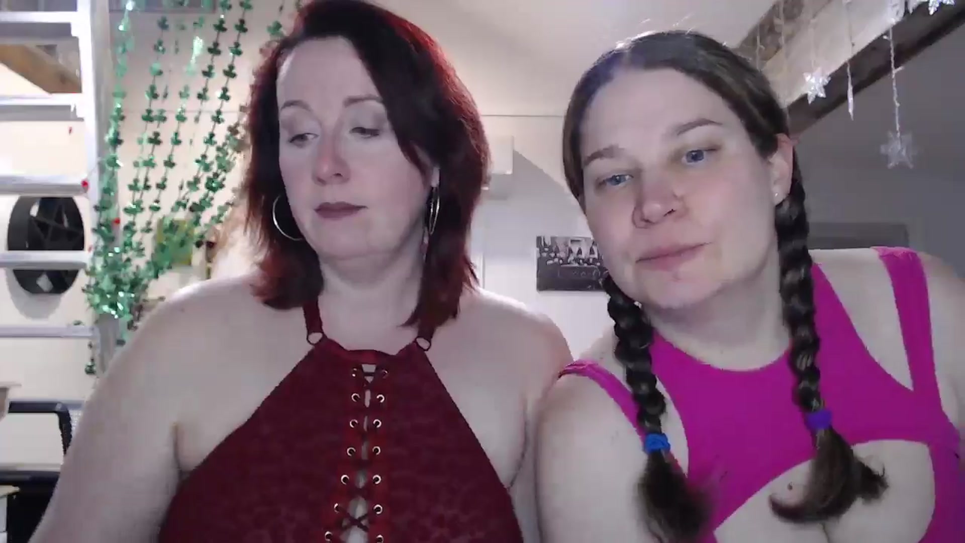 Gallery image thumbnail from Sexyred4U69's myfreecams stream on, 03/13/2025, 24:33 image 6 of 20