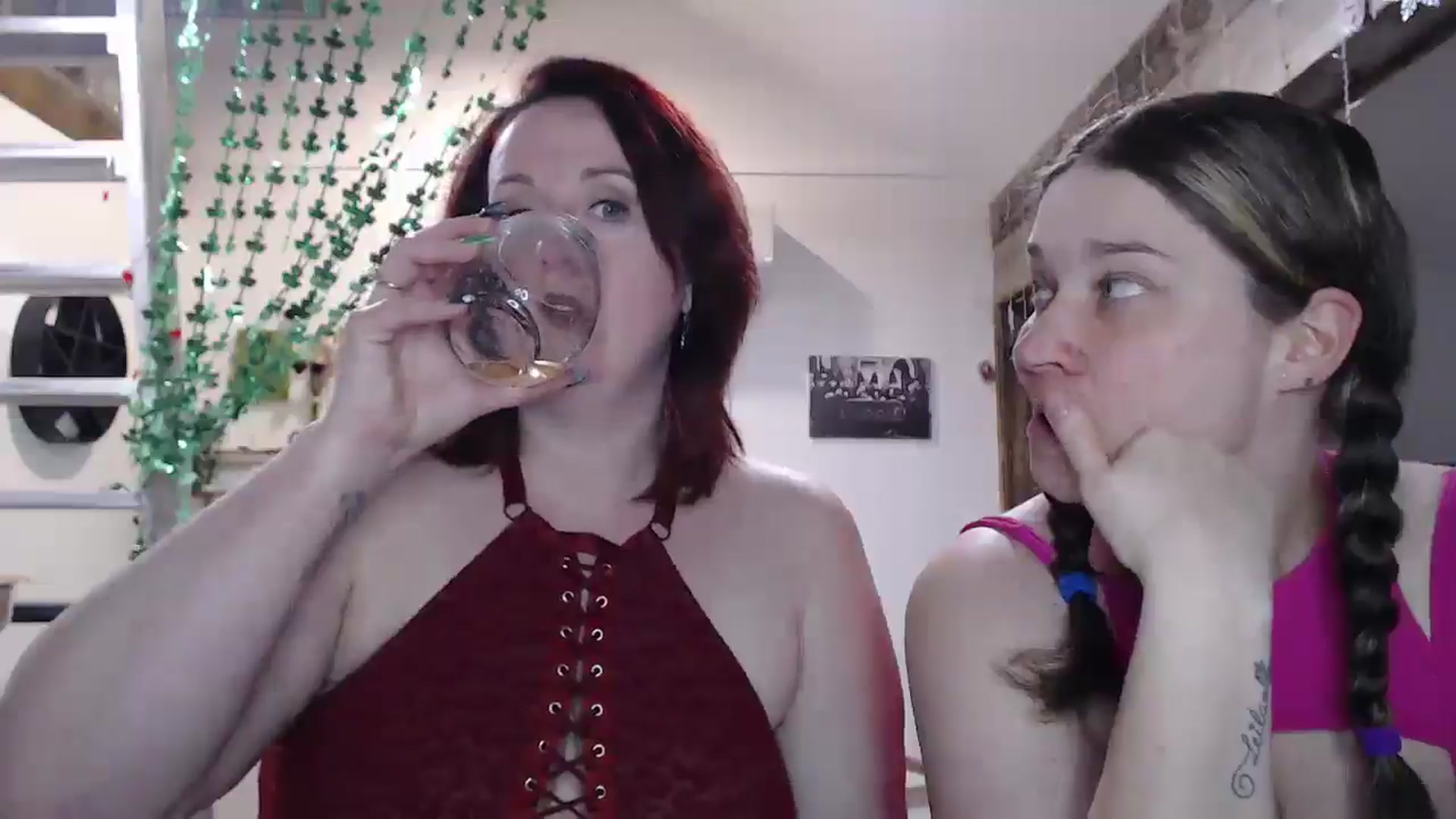Gallery image thumbnail from Sexyred4U69's myfreecams stream on, 03/13/2025, 24:33 image 11 of 20