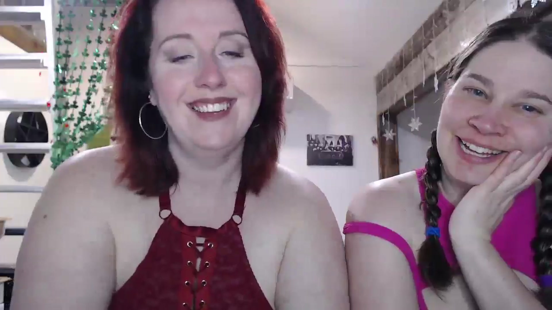 Gallery image thumbnail from Sexyred4U69's myfreecams stream on, 03/13/2025, 24:33 image 16 of 20