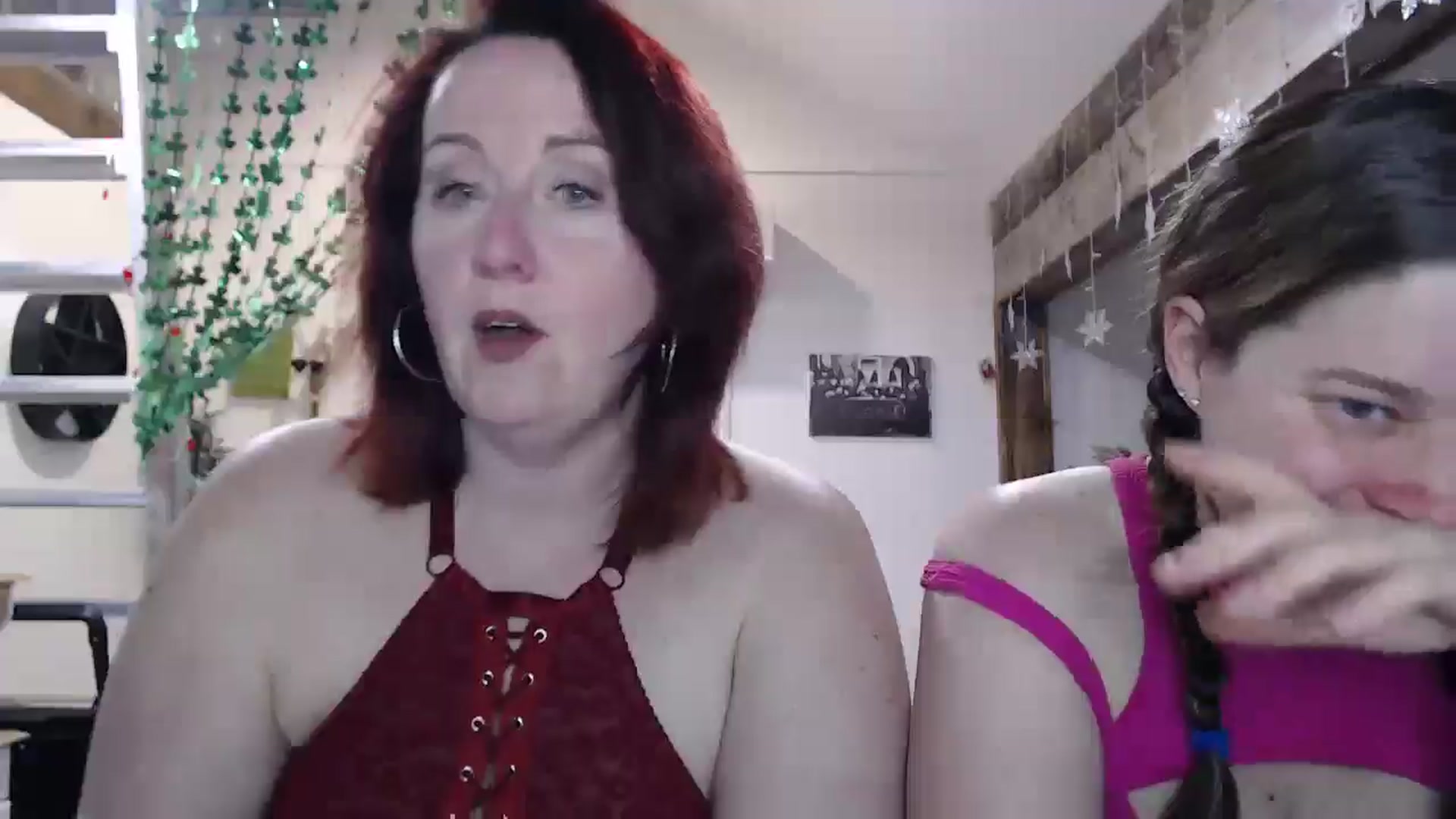 Gallery image thumbnail from Sexyred4U69's myfreecams stream on, 03/13/2025, 24:33 image 19 of 20