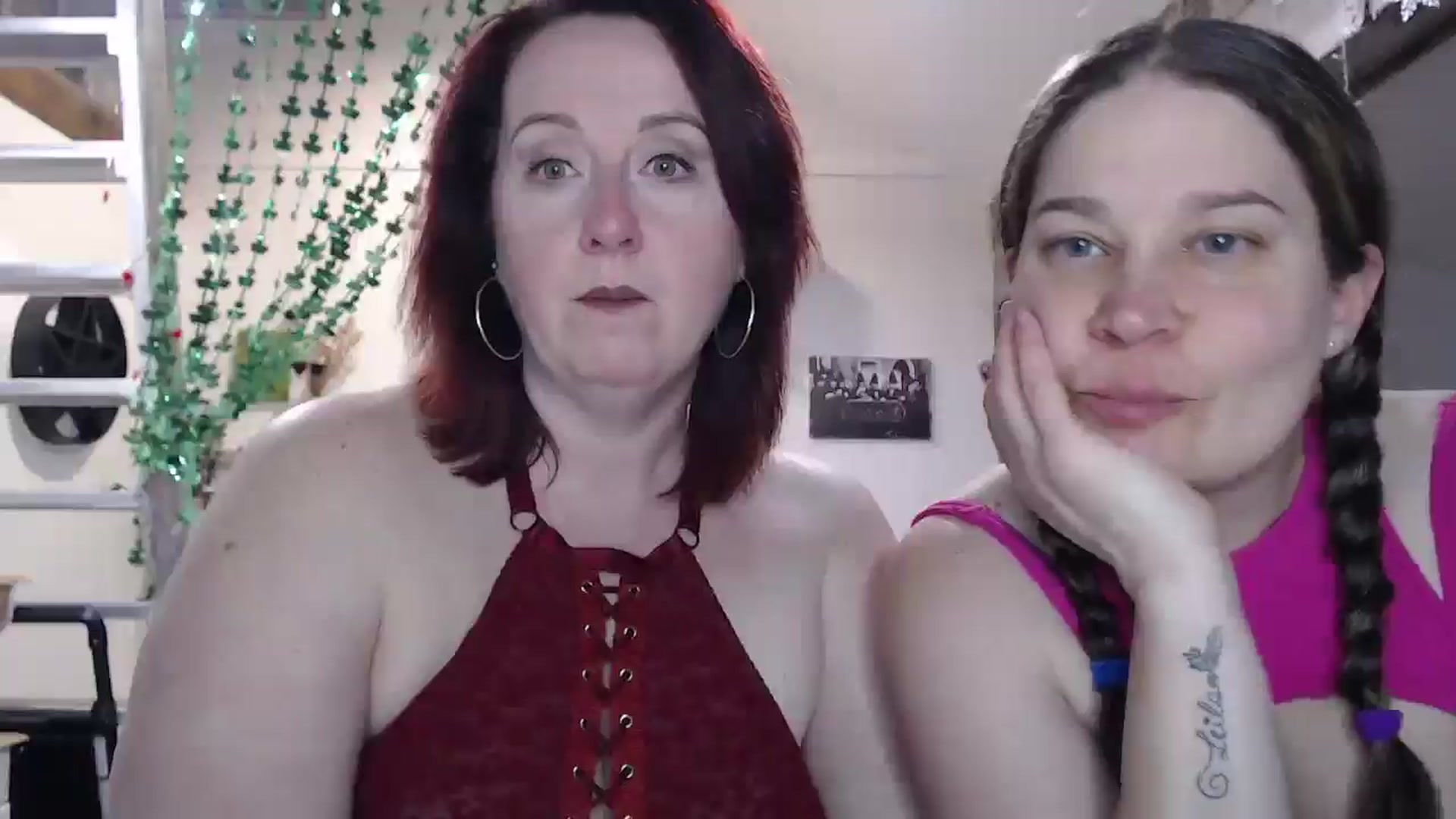 Gallery image thumbnail from Sexyred4U69's myfreecams stream on, 03/13/2025, 24:33 image 2 of 20