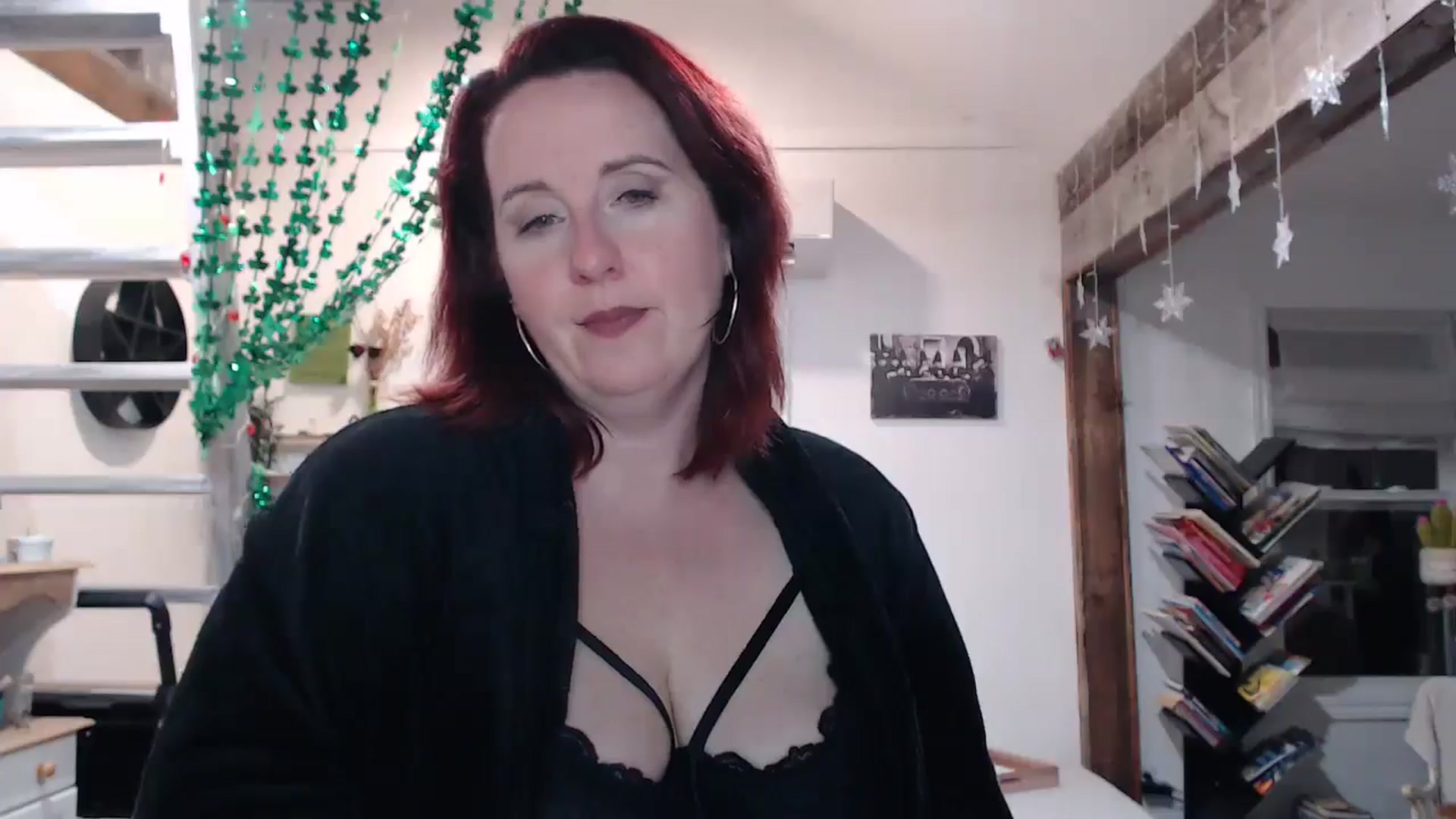 Gallery image thumbnail from Sexyred4U69's myfreecams stream on, 03/13/2025, 02:23 image 6 of 20