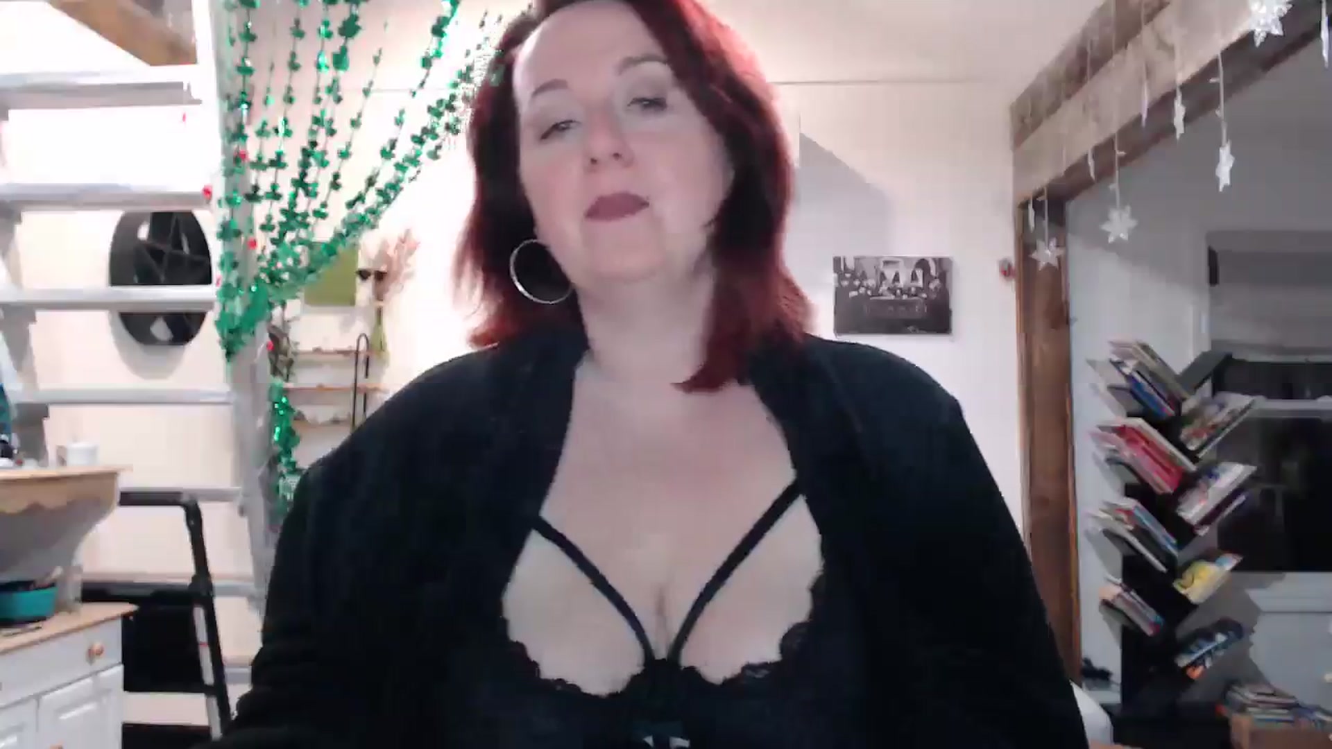 Gallery image thumbnail from Sexyred4U69's myfreecams stream on, 03/13/2025, 02:23 image 9 of 20