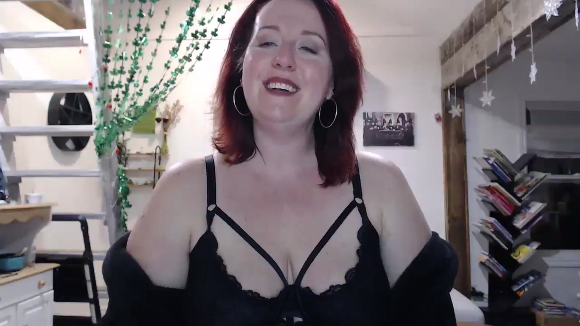 Gallery image thumbnail from Sexyred4U69's myfreecams stream on, 03/13/2025, 02:23 image 14 of 20