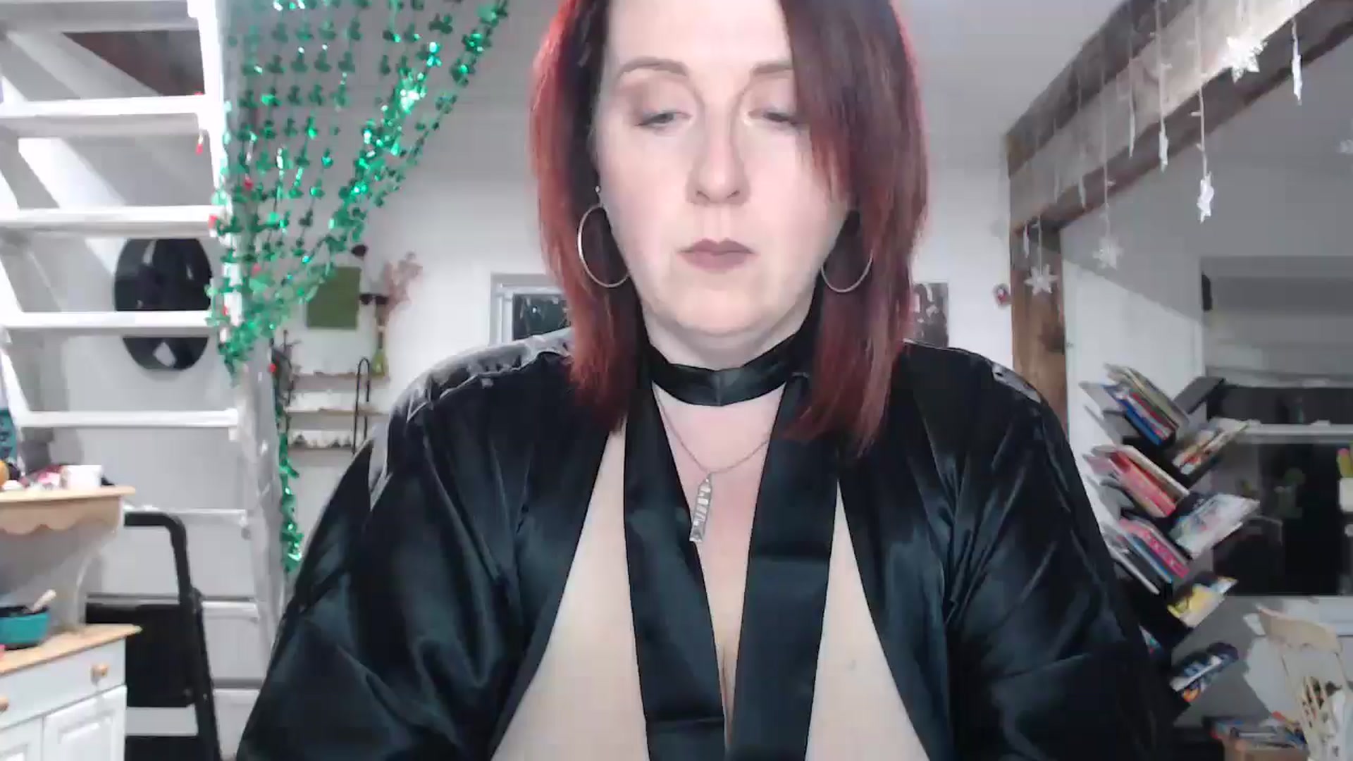 Gallery image thumbnail from Sexyred4U69's myfreecams stream on, 03/20/2025, 02:04 image 10 of 20