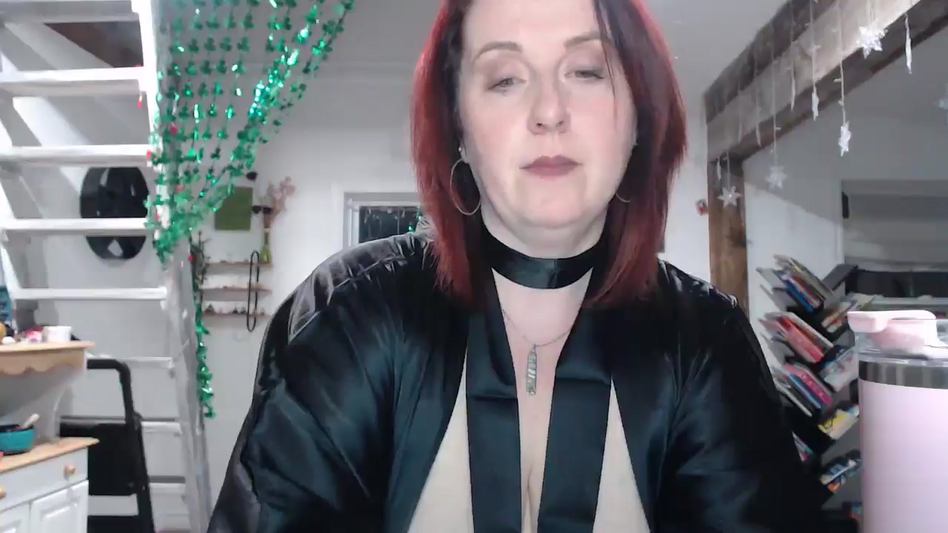Gallery image thumbnail from Sexyred4U69's myfreecams stream on, 03/20/2025, 02:04 image 18 of 20
