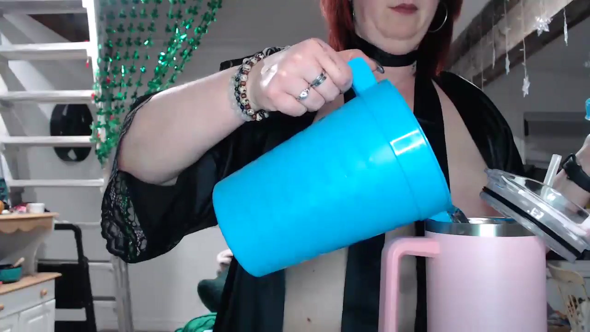 Gallery image thumbnail from Sexyred4U69's myfreecams stream on, 03/20/2025, 02:04 image 15 of 20