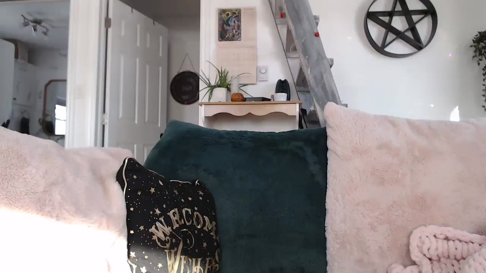 Gallery image thumbnail from Sexyred4U69's myfreecams stream on, 03/24/2025, 12:52 image 15 of 20