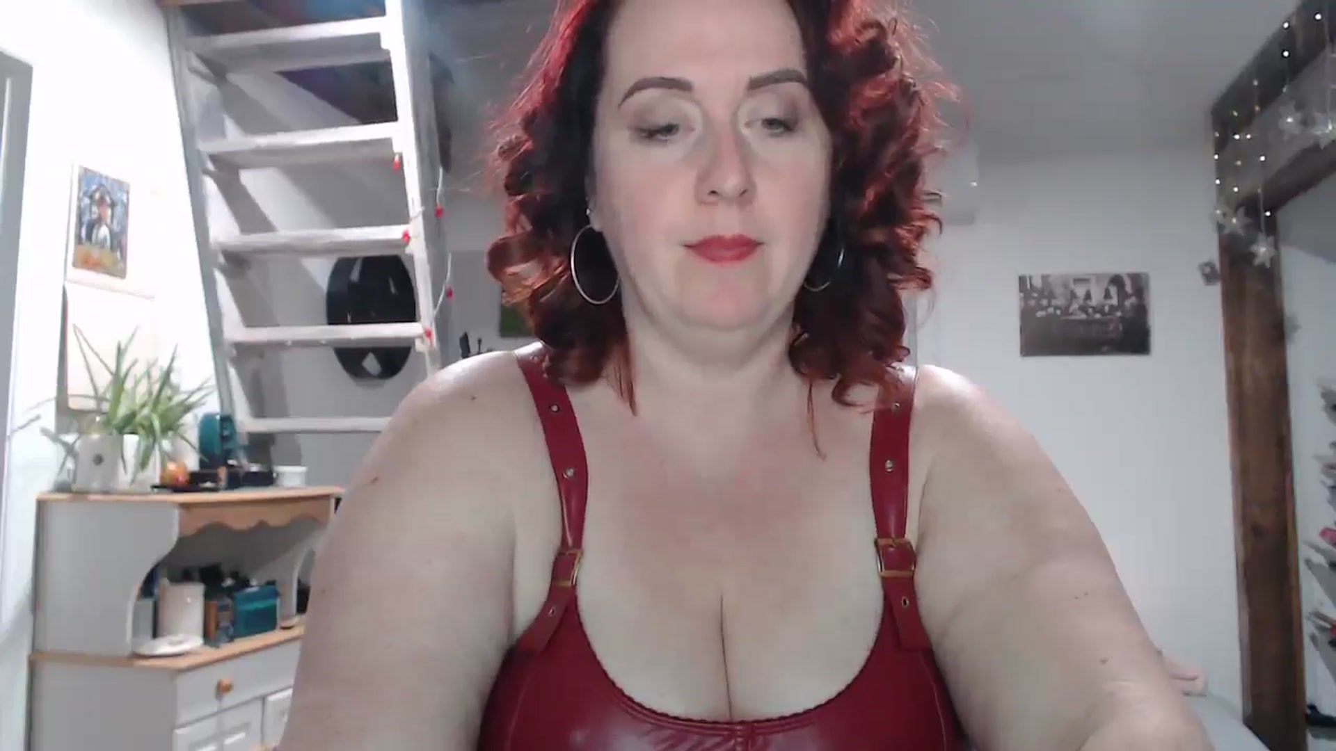 Gallery image thumbnail from Sexyred4U69's myfreecams stream on, 12/01/2025, 02:41 image 3 of 20