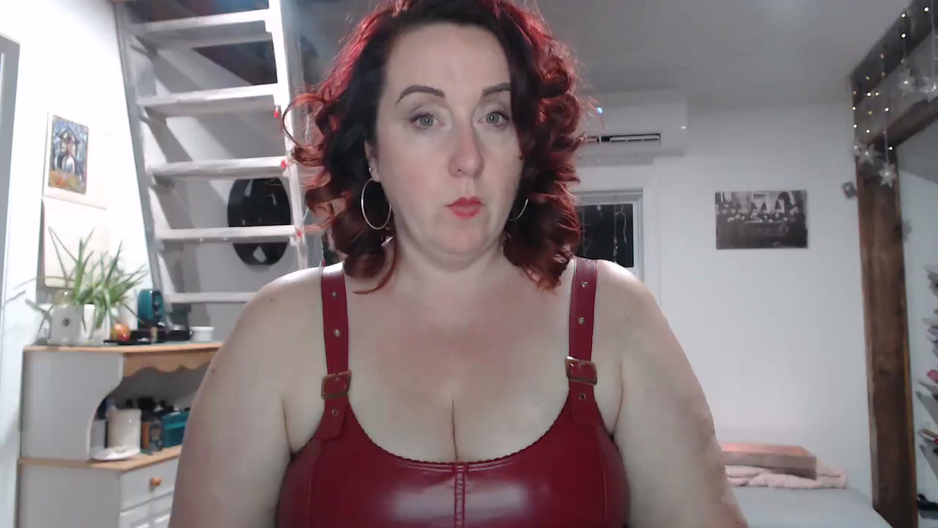 Gallery image thumbnail from Sexyred4U69's myfreecams stream on, 12/01/2025, 02:41 image 7 of 20