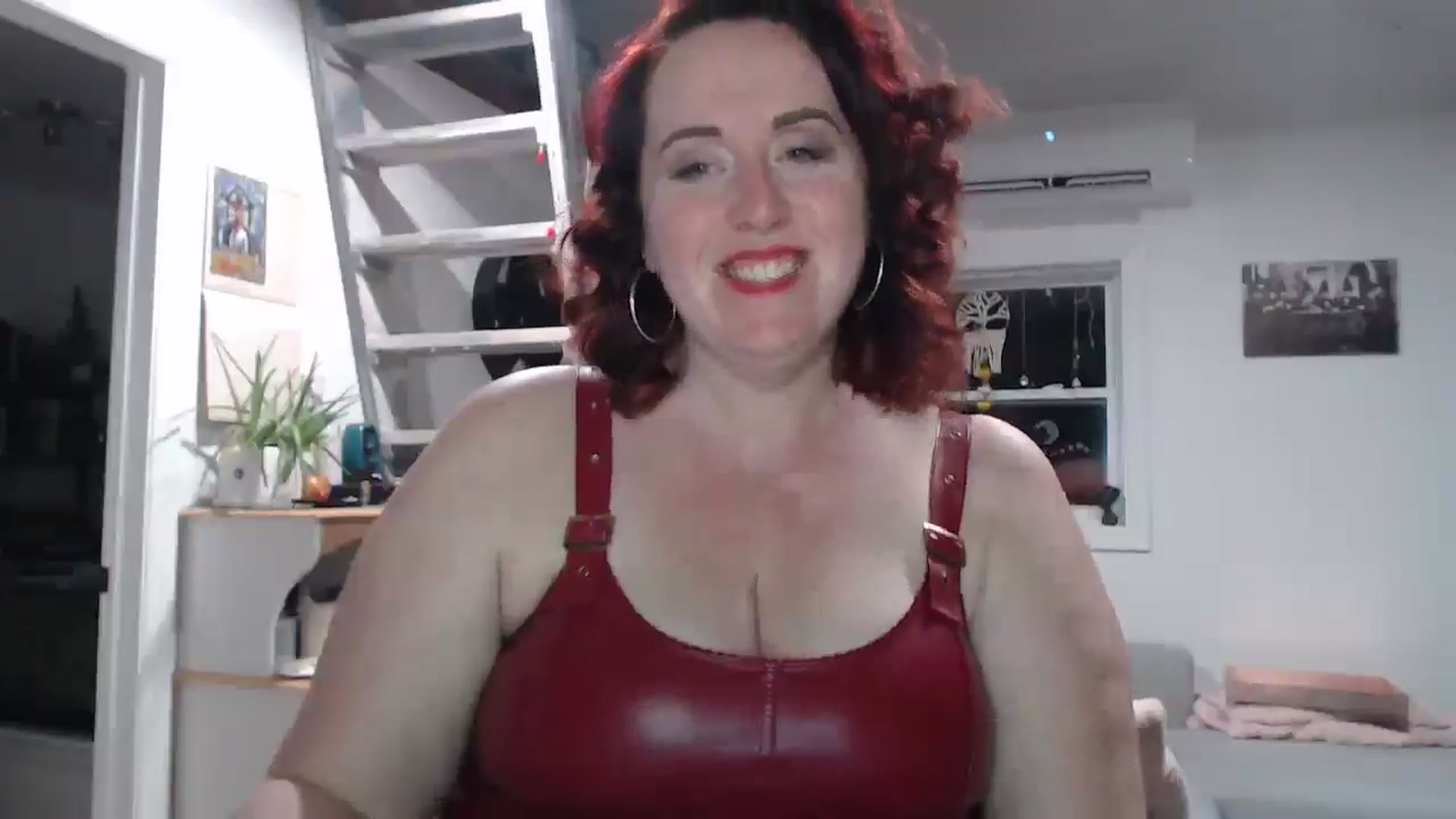 Gallery image thumbnail from Sexyred4U69's myfreecams stream on, 12/01/2025, 02:41 image 16 of 20