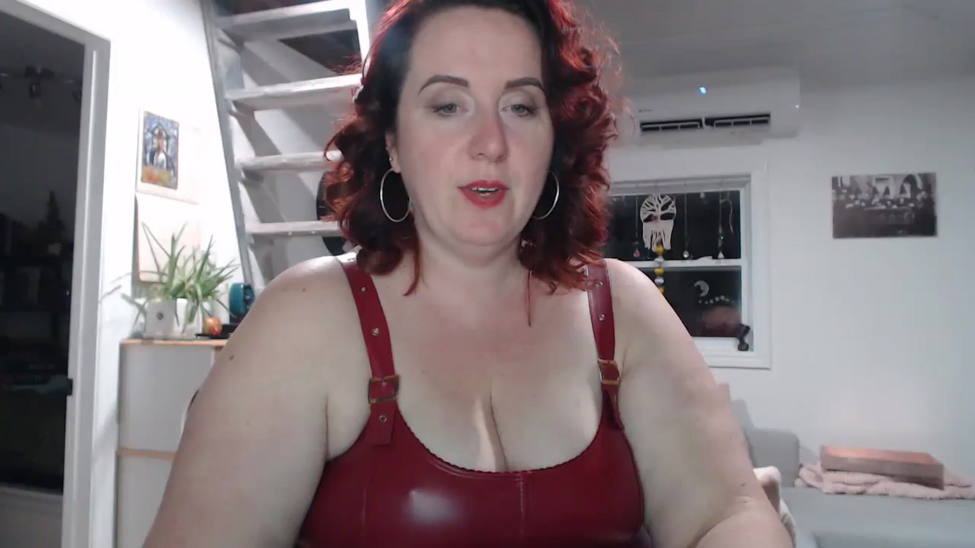 Gallery image thumbnail from Sexyred4U69's myfreecams stream on, 12/01/2025, 02:41 image 14 of 20