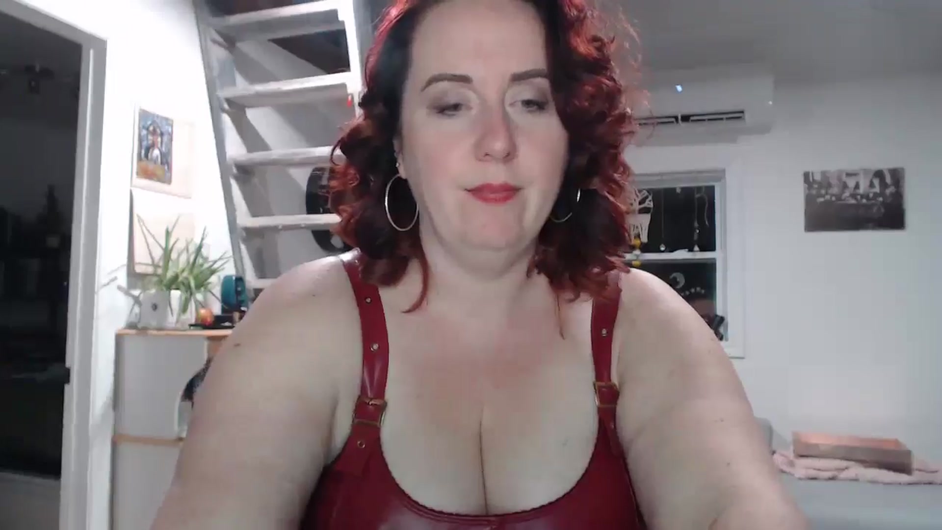 Gallery image thumbnail from Sexyred4U69's myfreecams stream on, 12/01/2025, 02:41 image 15 of 20