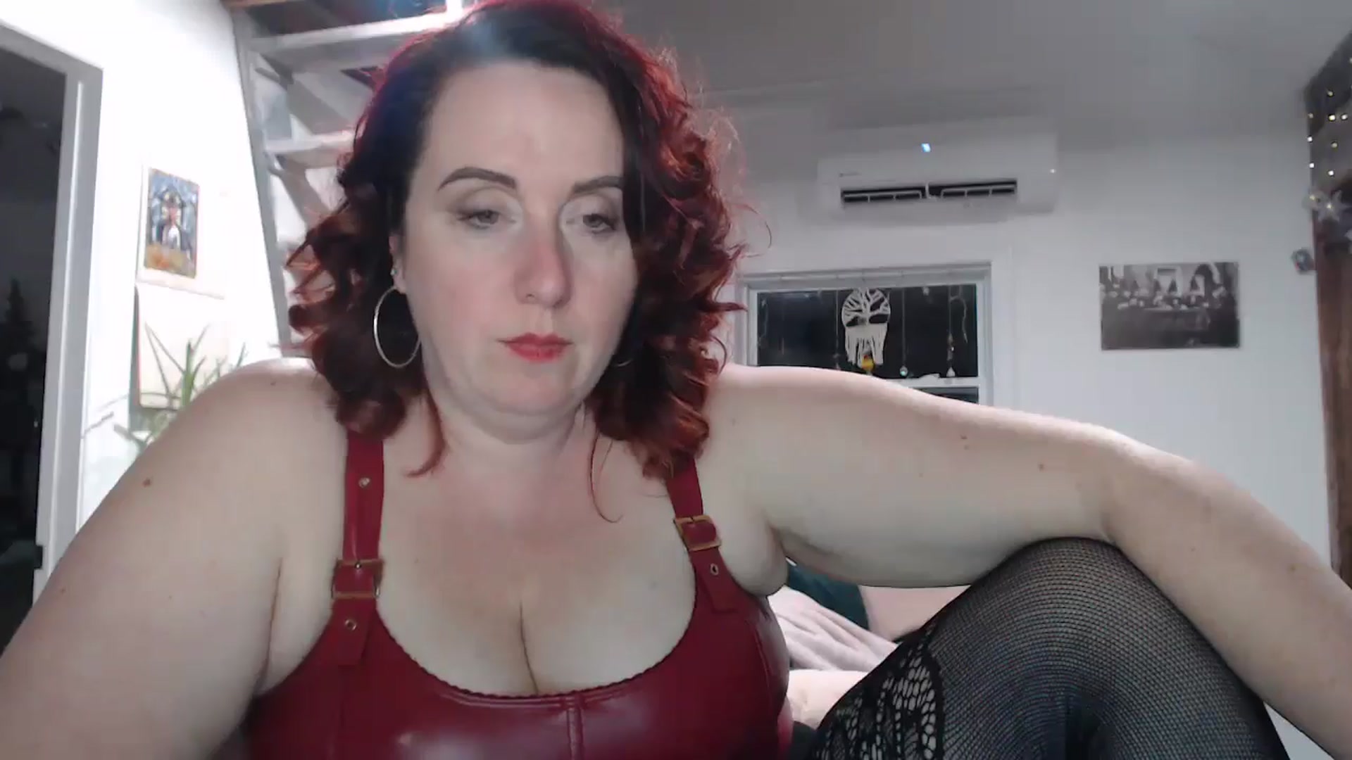 Gallery image thumbnail from Sexyred4U69's myfreecams stream on, 12/01/2025, 02:41 image 9 of 20