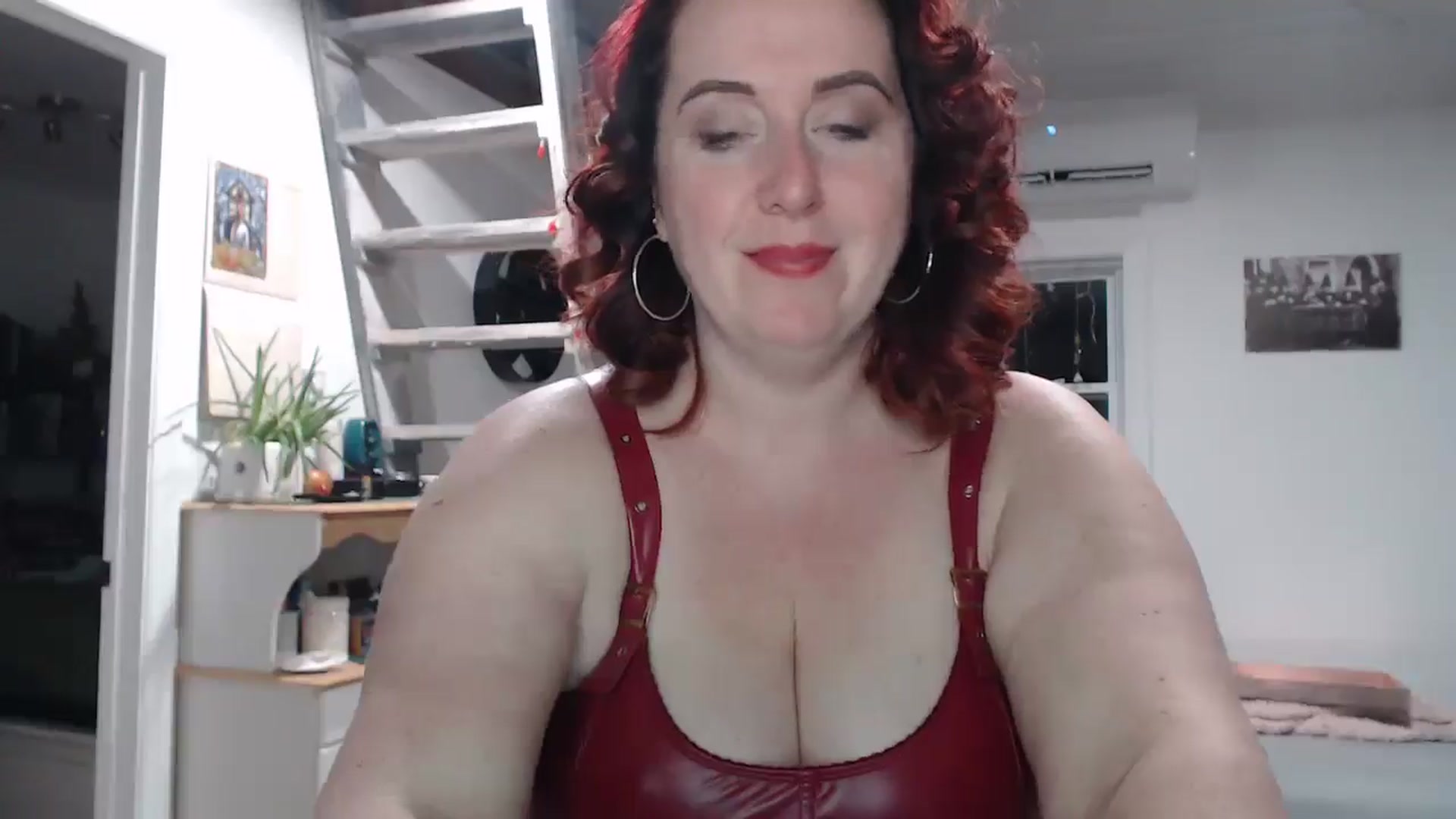 Gallery image thumbnail from Sexyred4U69's myfreecams stream on, 12/01/2025, 02:41 image 20 of 20