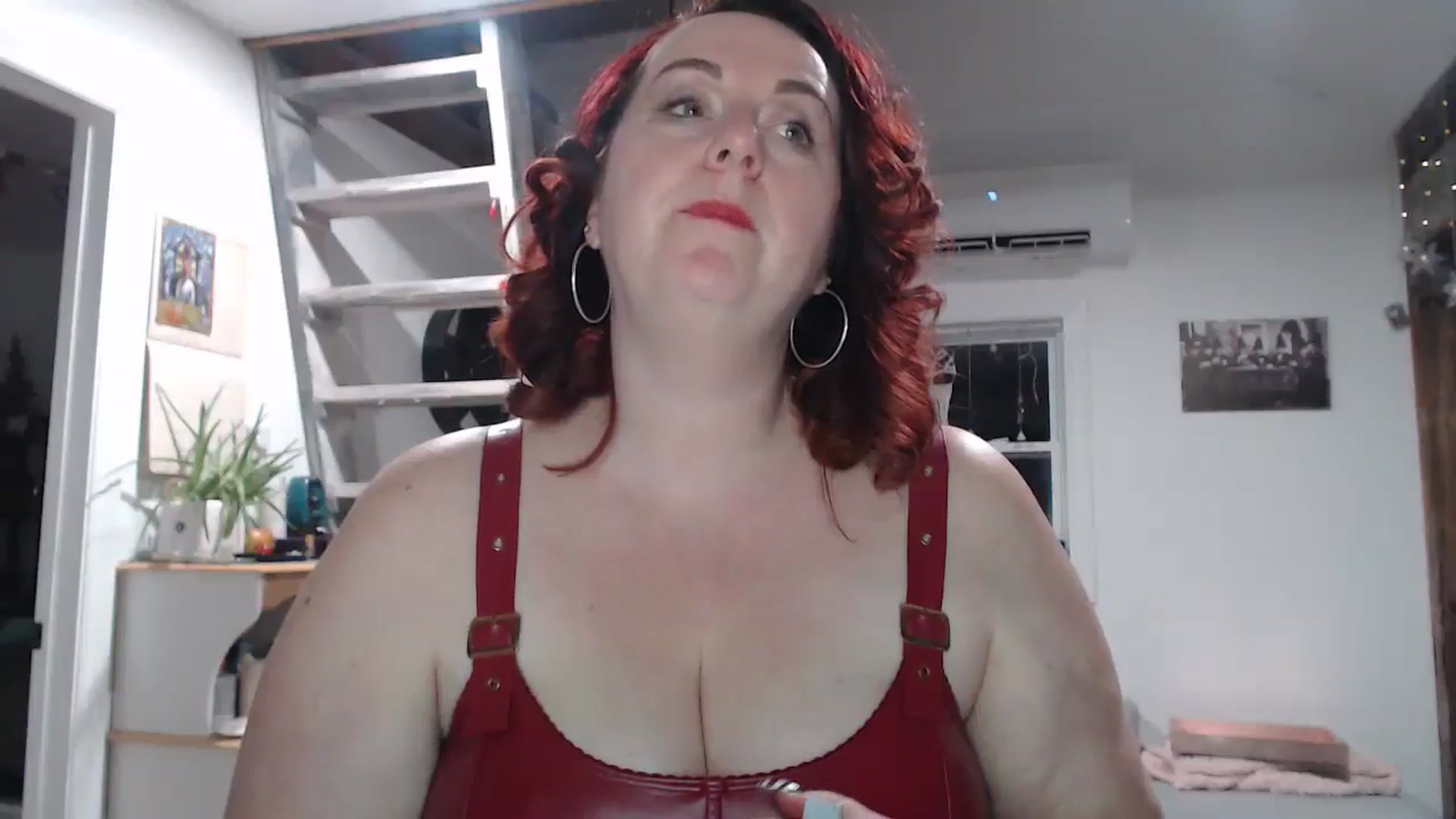 Gallery image thumbnail from Sexyred4U69's myfreecams stream on, 12/01/2025, 02:41 image 10 of 20