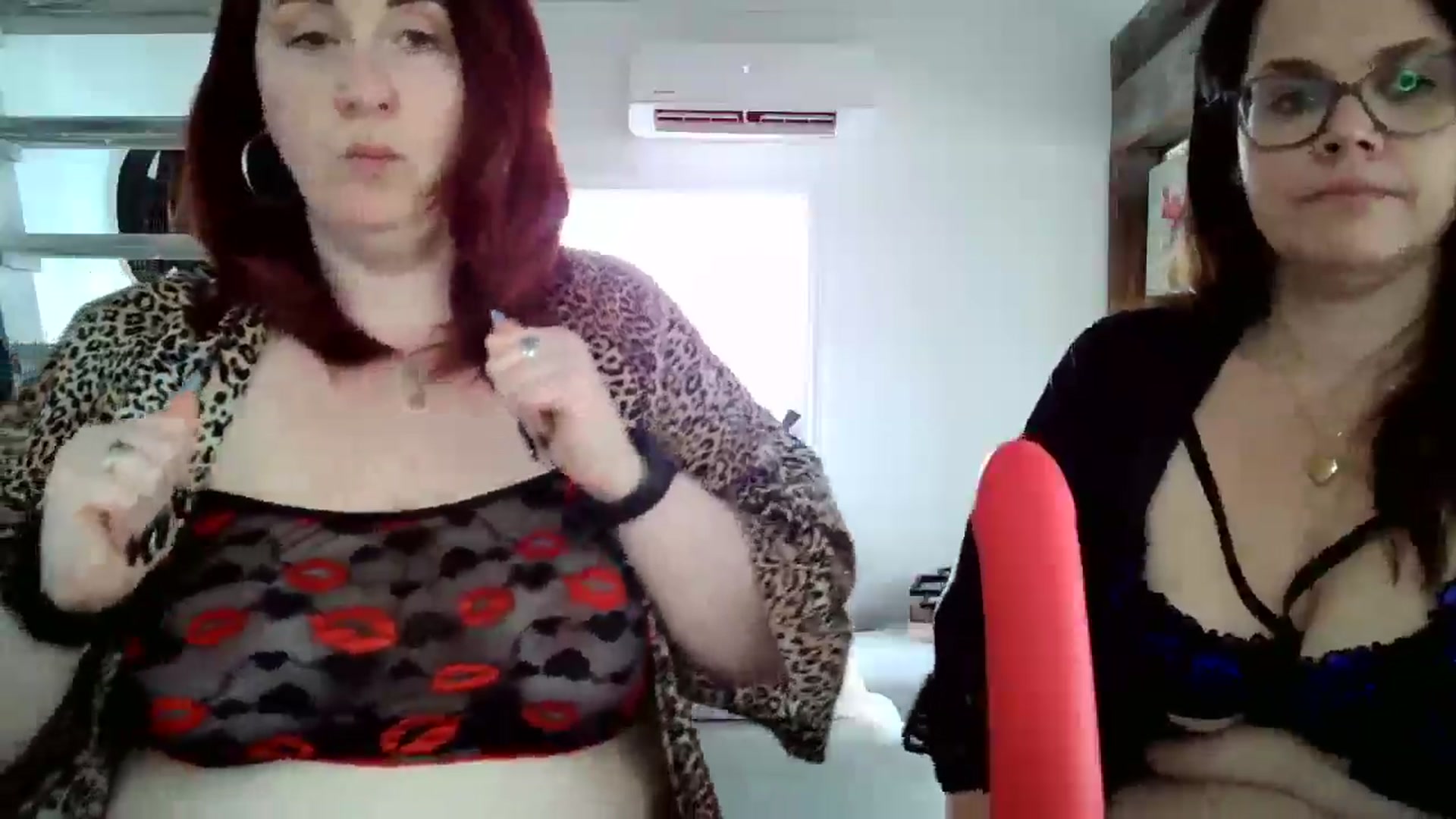Gallery image thumbnail from Sexyred4U69's myfreecams stream on, 04/06/2026, 18:31 image 15 of 20