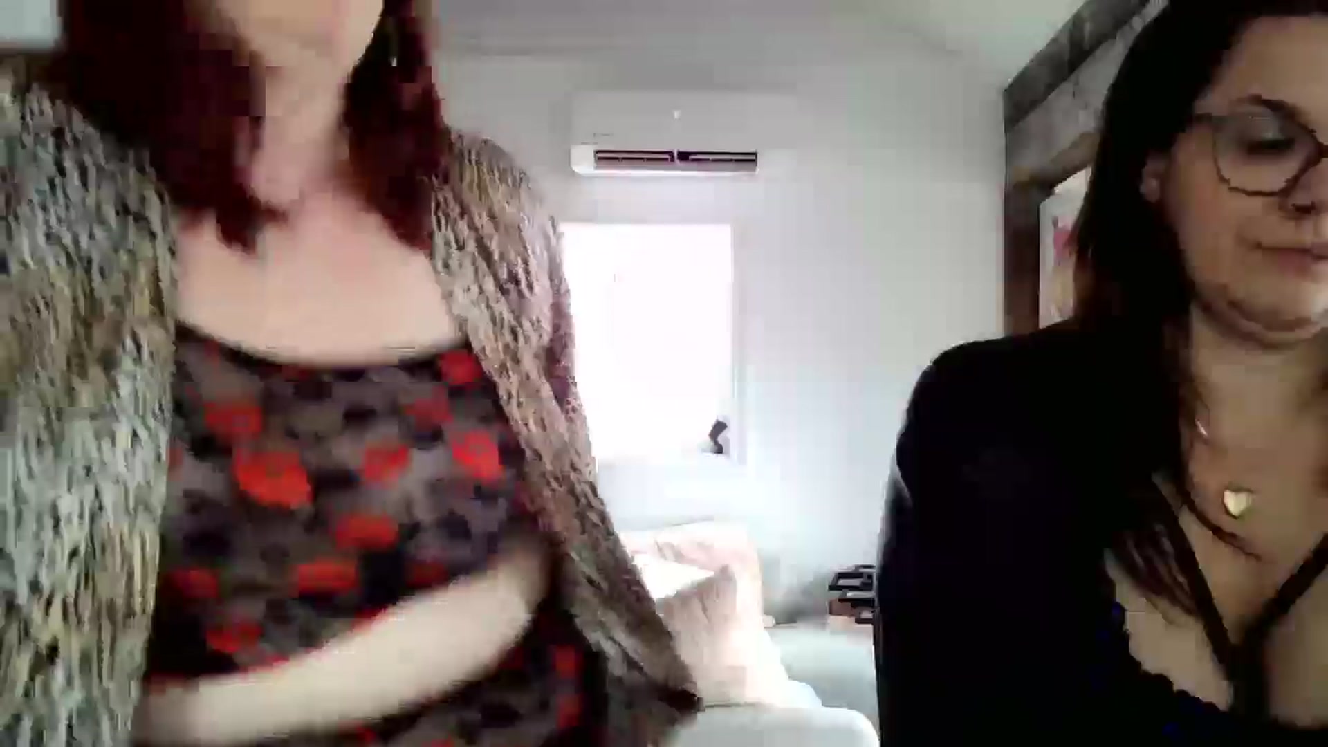 Gallery image thumbnail from Sexyred4U69's myfreecams stream on, 04/06/2026, 18:31 image 6 of 20