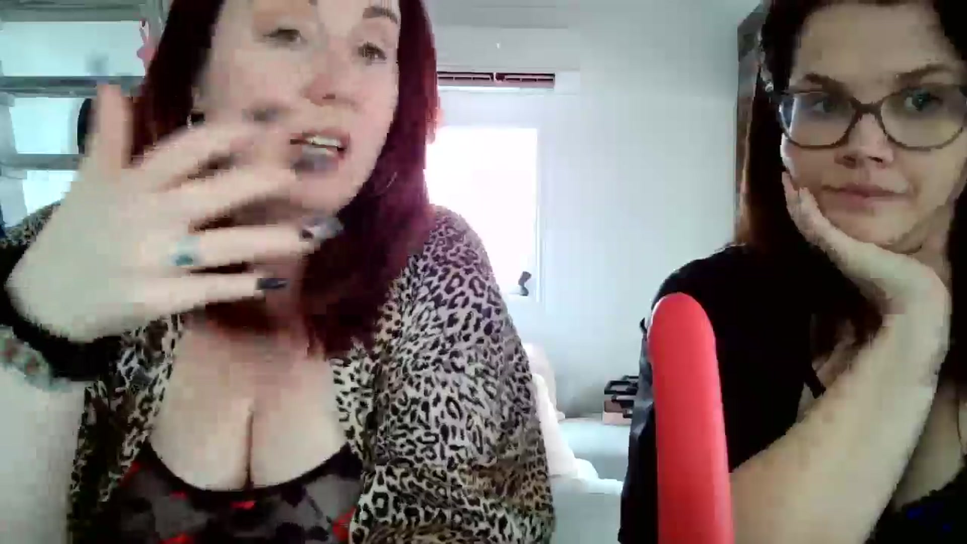 Gallery image thumbnail from Sexyred4U69's myfreecams stream on, 04/06/2026, 18:31 image 16 of 20