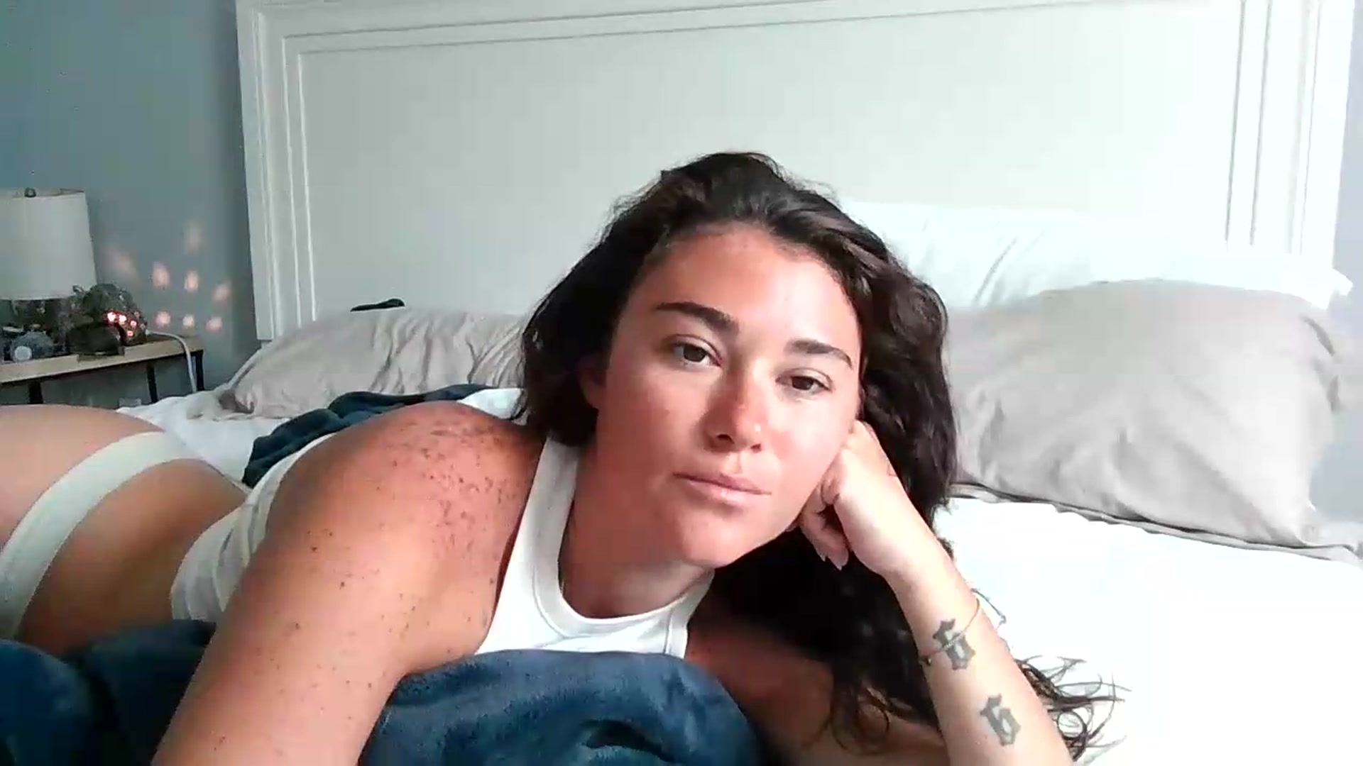 Gallery image thumbnail from Sexyy_lexxxi's myfreecams stream on, 08/27/2026, 14:27 image 14 of 20