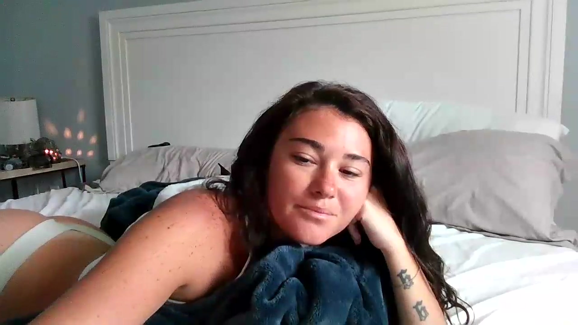 Gallery image thumbnail from Sexyy_lexxxi's myfreecams stream on, 08/27/2026, 14:27 image 4 of 20