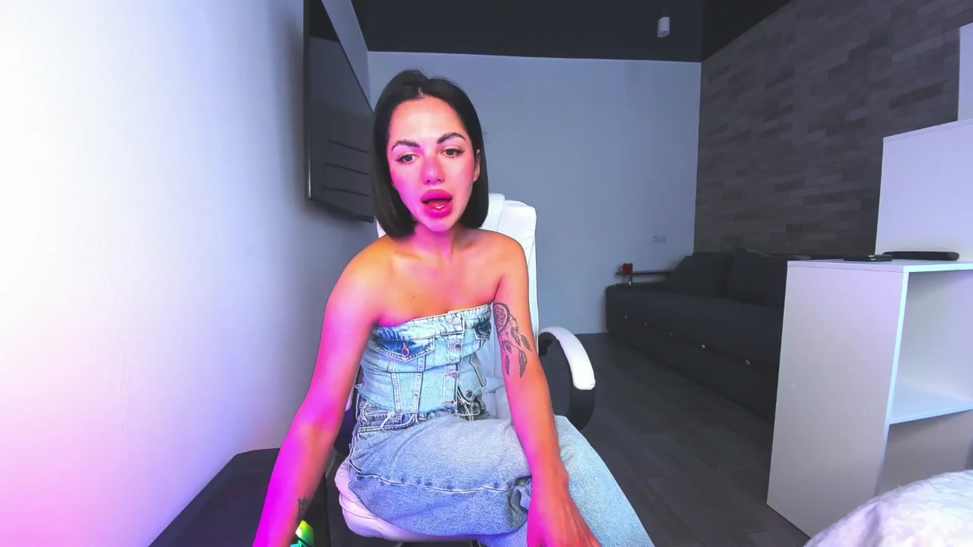 Gallery image thumbnail from Seylormooon's myfreecams stream on, 05/13/2025, 08:06 image 14 of 20
