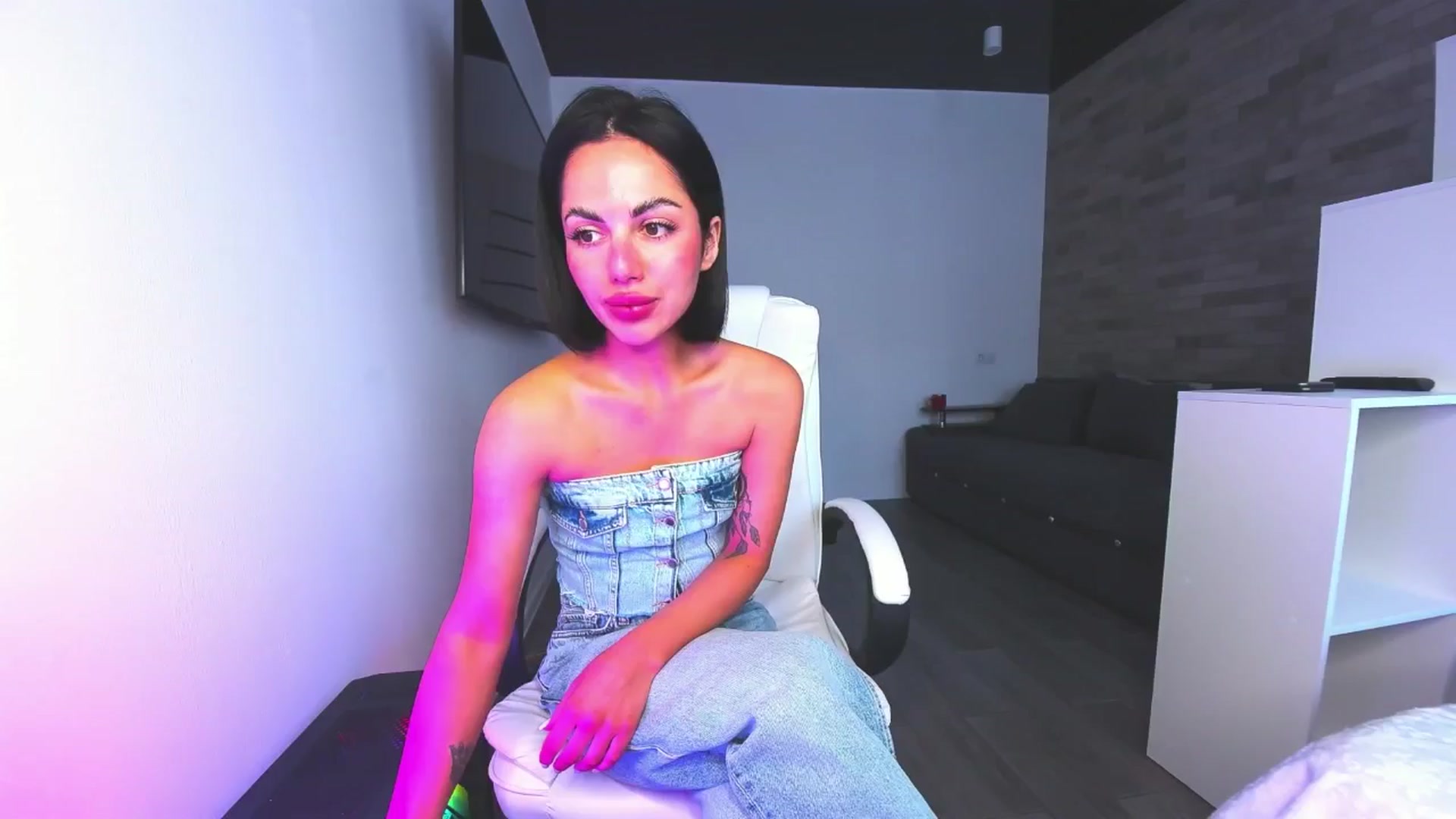 Gallery image thumbnail from Seylormooon's myfreecams stream on, 05/13/2025, 08:06 image 7 of 20